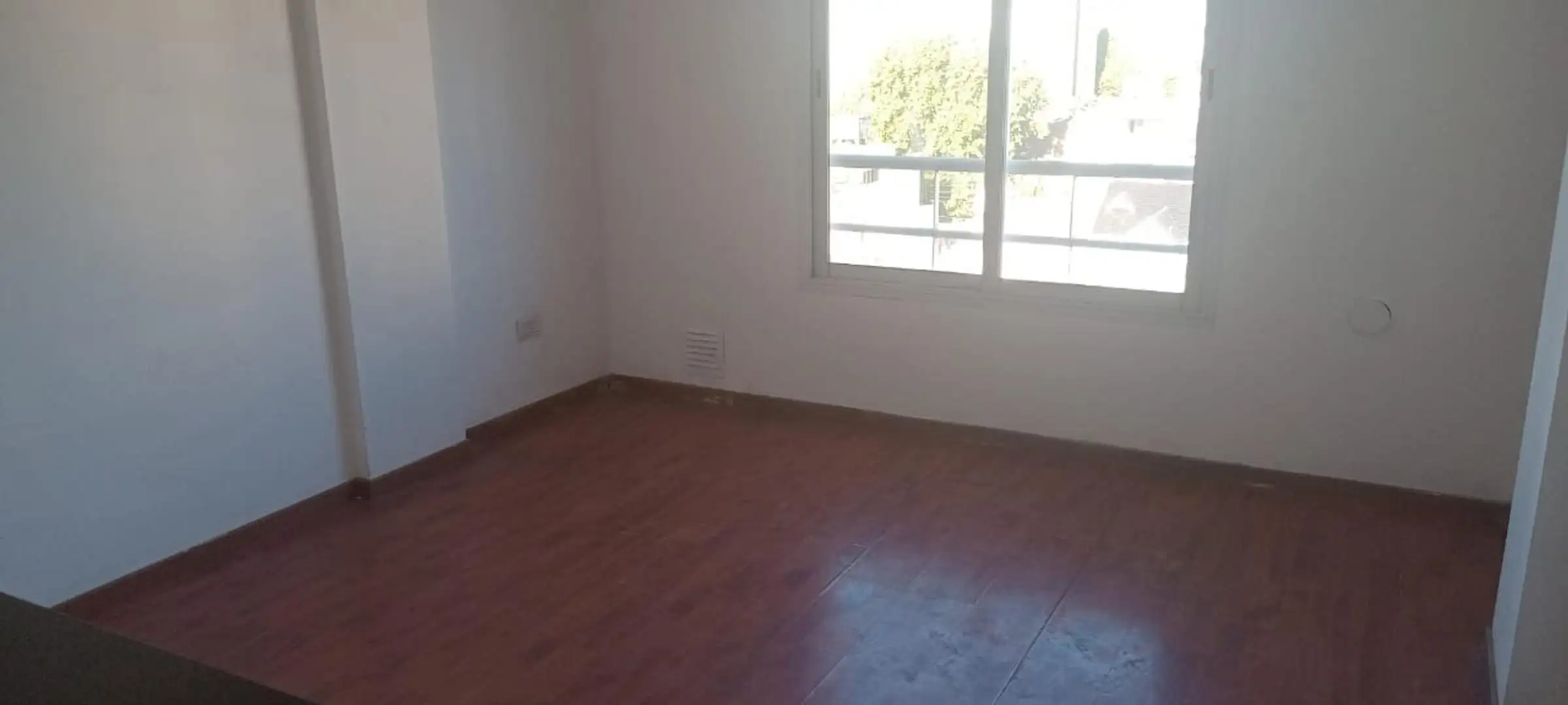 Kitnet no 6º andar de frente em Lanús Oeste