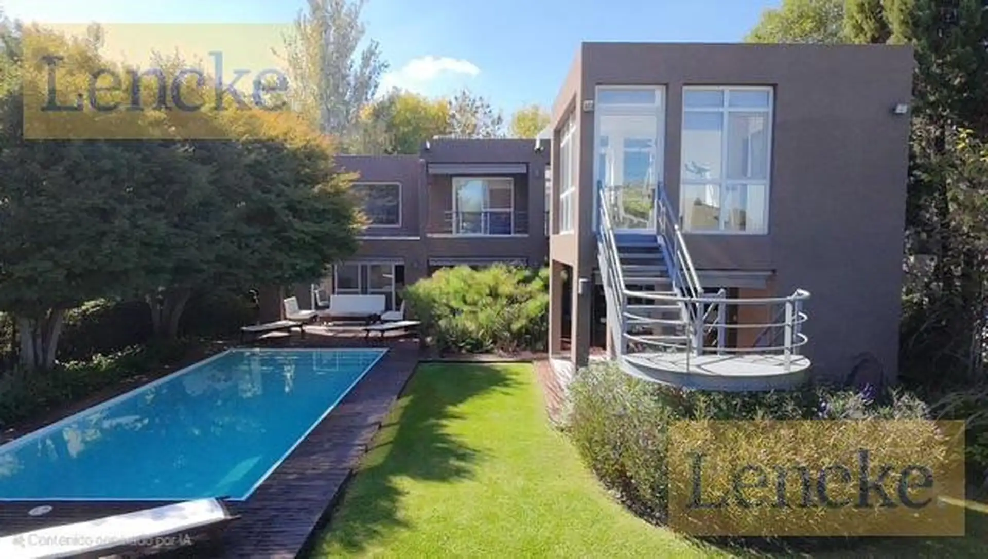 Four-bedroom house on the river in Tigre