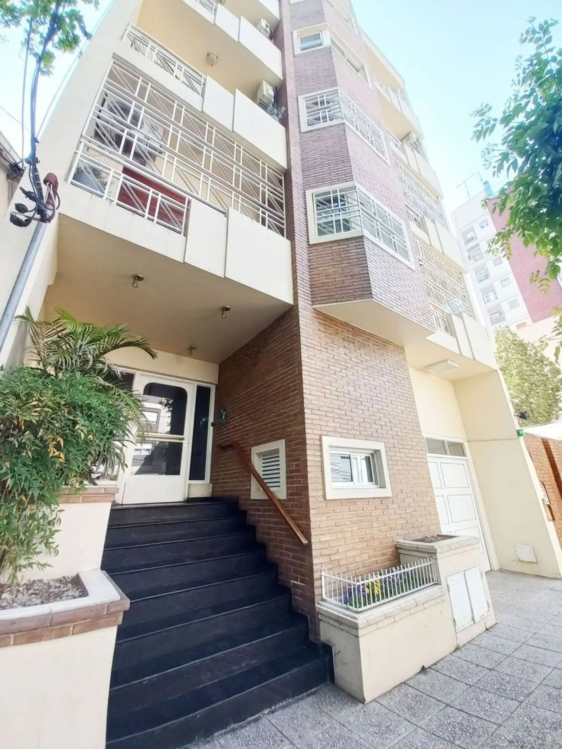 Two-room apartment with enclosed parking in Ramos Mejía