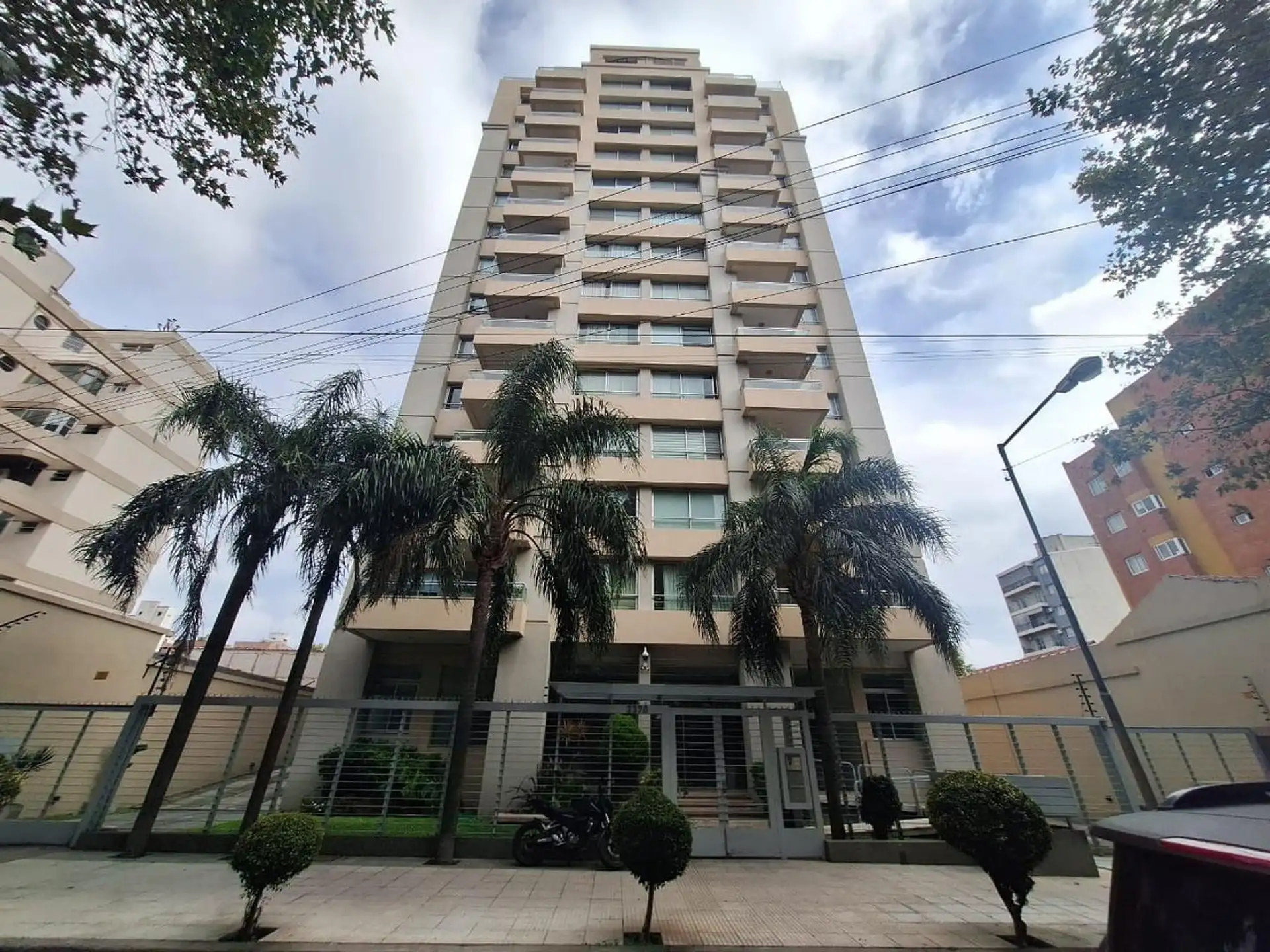 Полуэтажная квартира-студия в центре San Martín