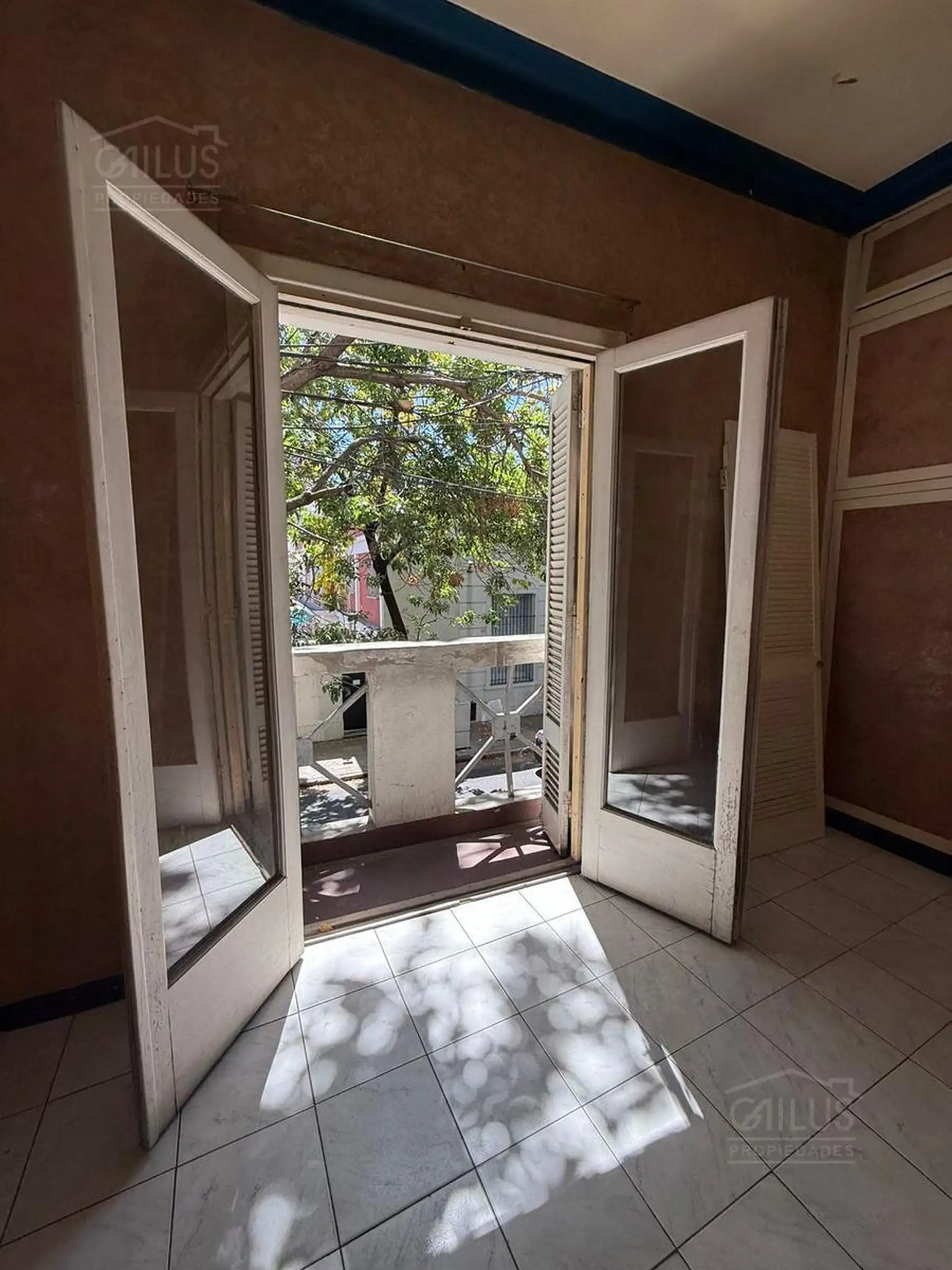 Departamento de 2 ambientes en San Cristóbal con balcón al frente