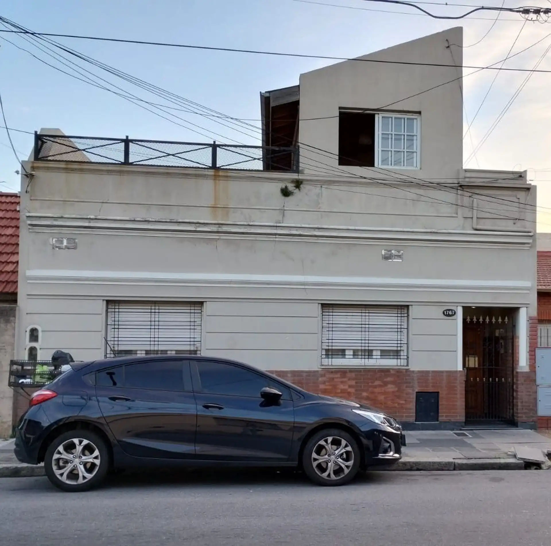 PH de três ambientes com 2 dormitórios e pátio em Lanús