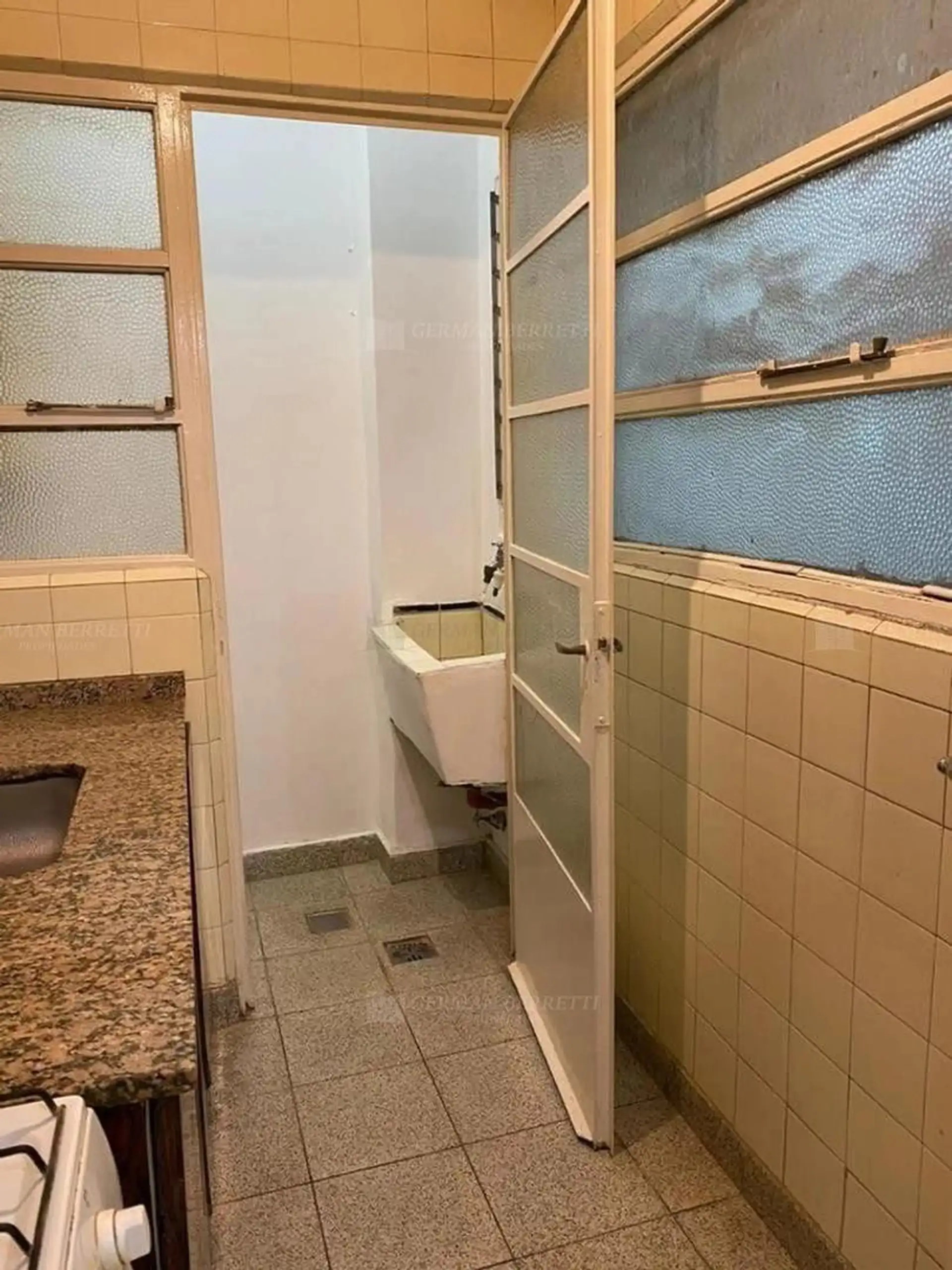 Recently painted studio apartment in Recoleta