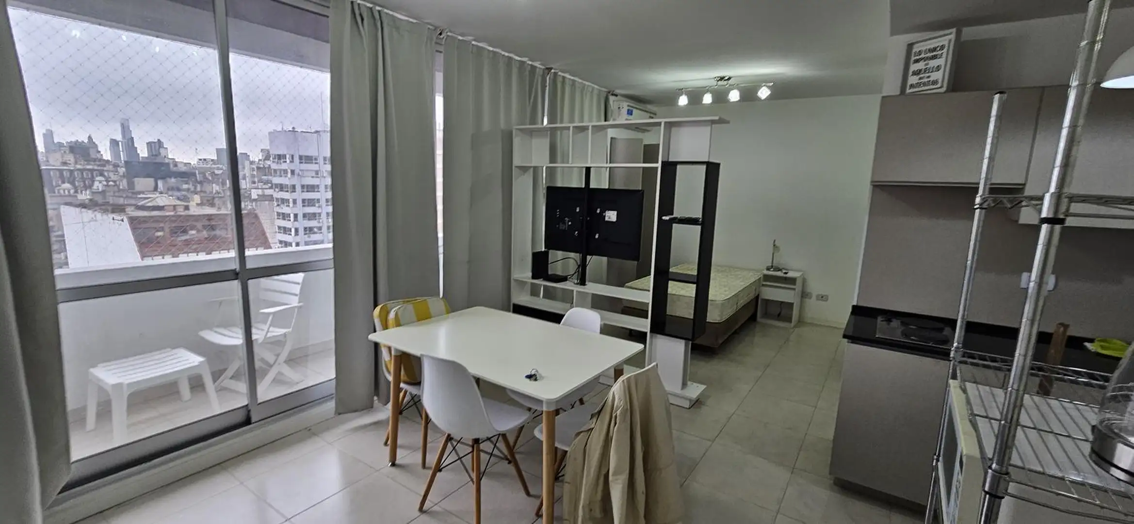 Квартира-студия с мебелью и окнами на реку в San Nicolás