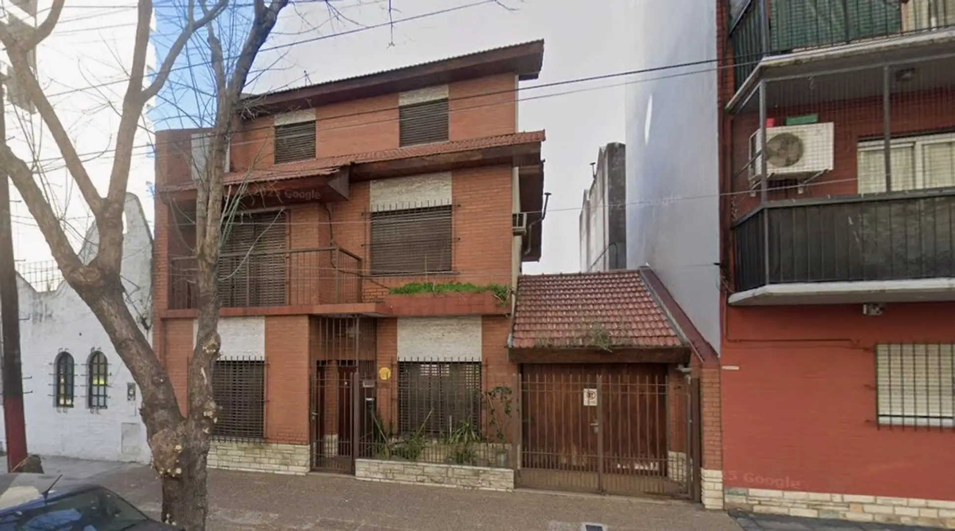 Casa de 4 dormitórios em Lanús Oeste