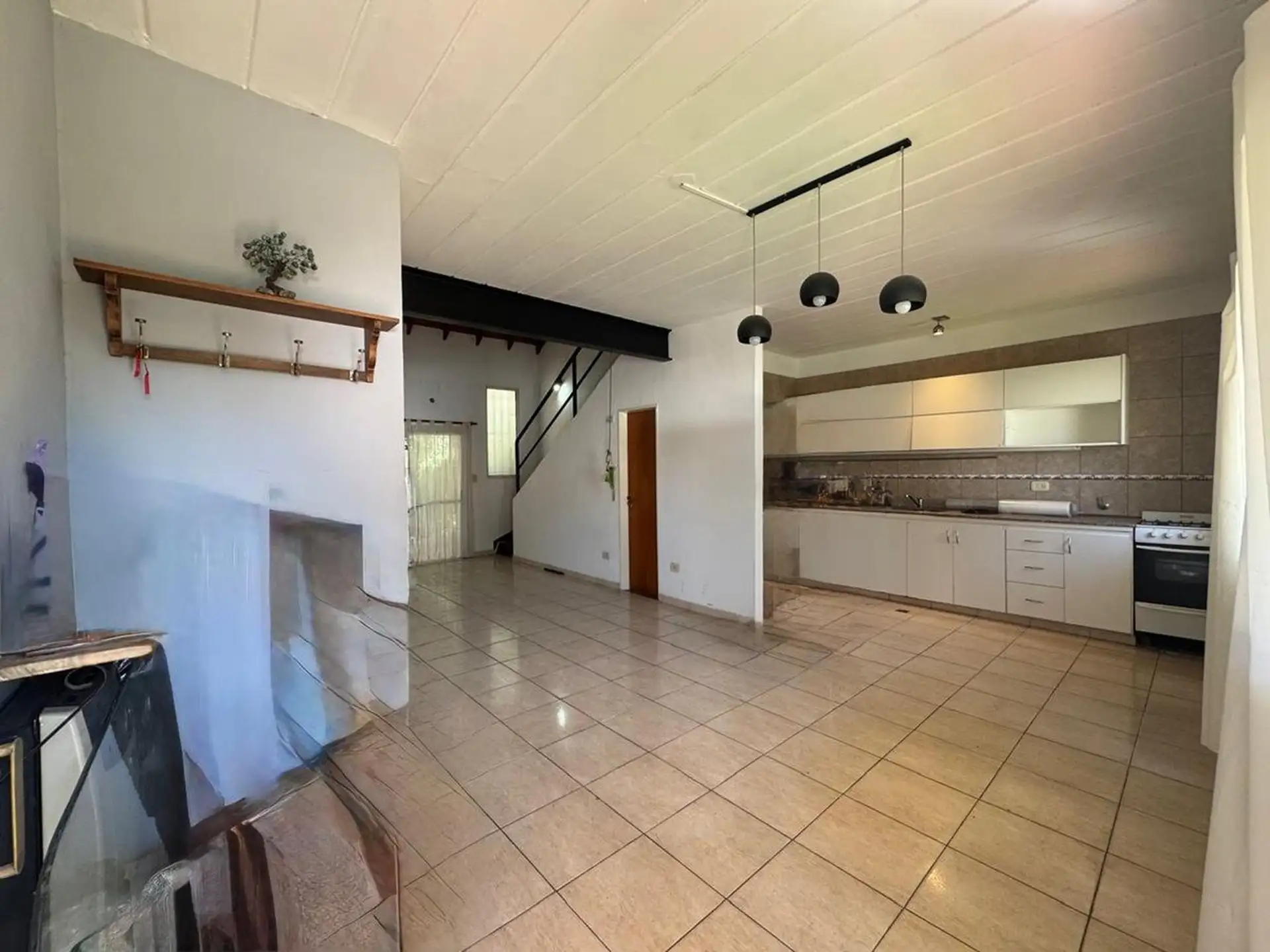 Apartamento duplex de 2 quartos com jardim em Ituzaingó Norte