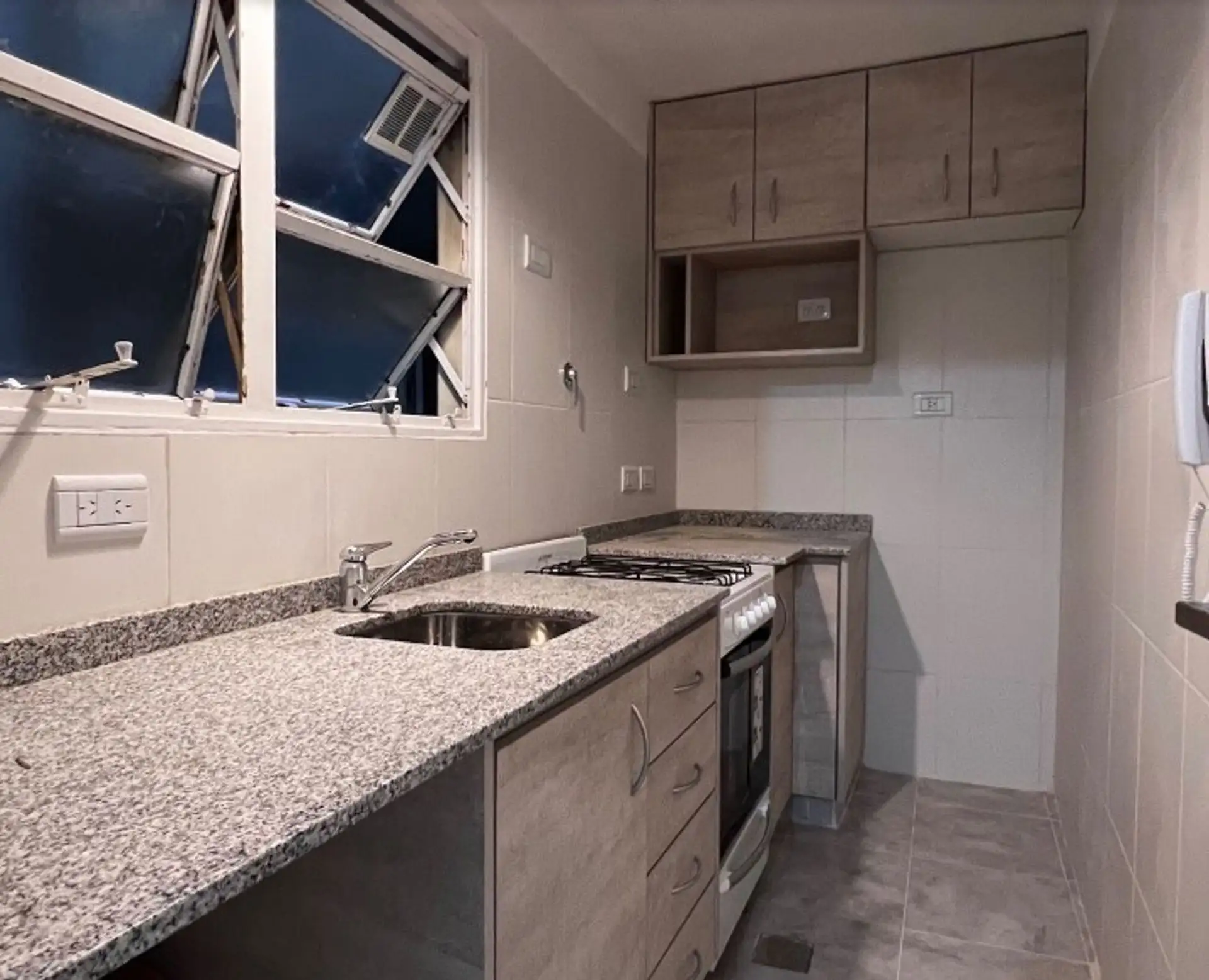 Apartamento de dois ambientes de fundos em Recoleta