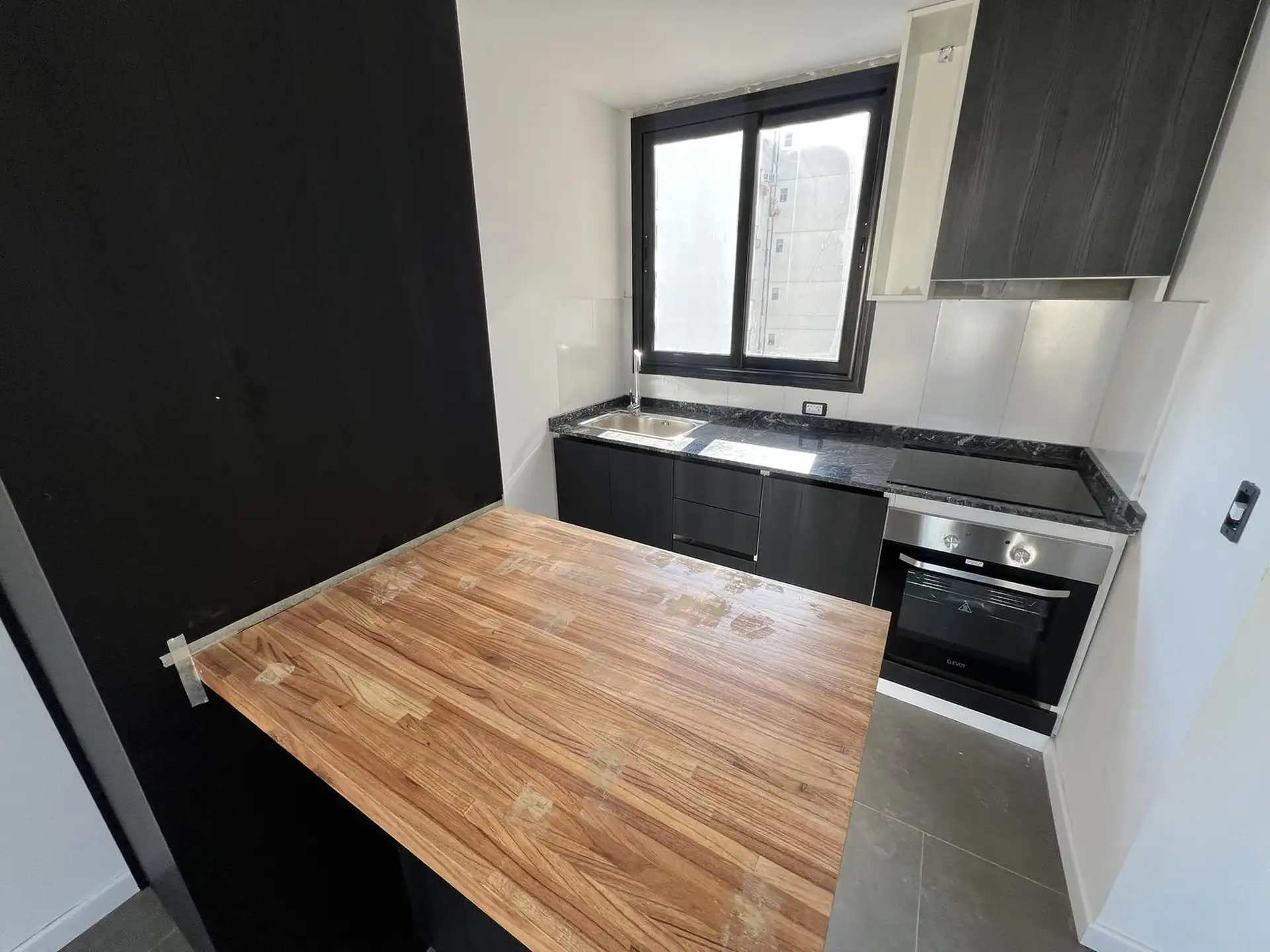 Departamento 3 ambientes a estrenar con balcón al frente en San Cristóbal