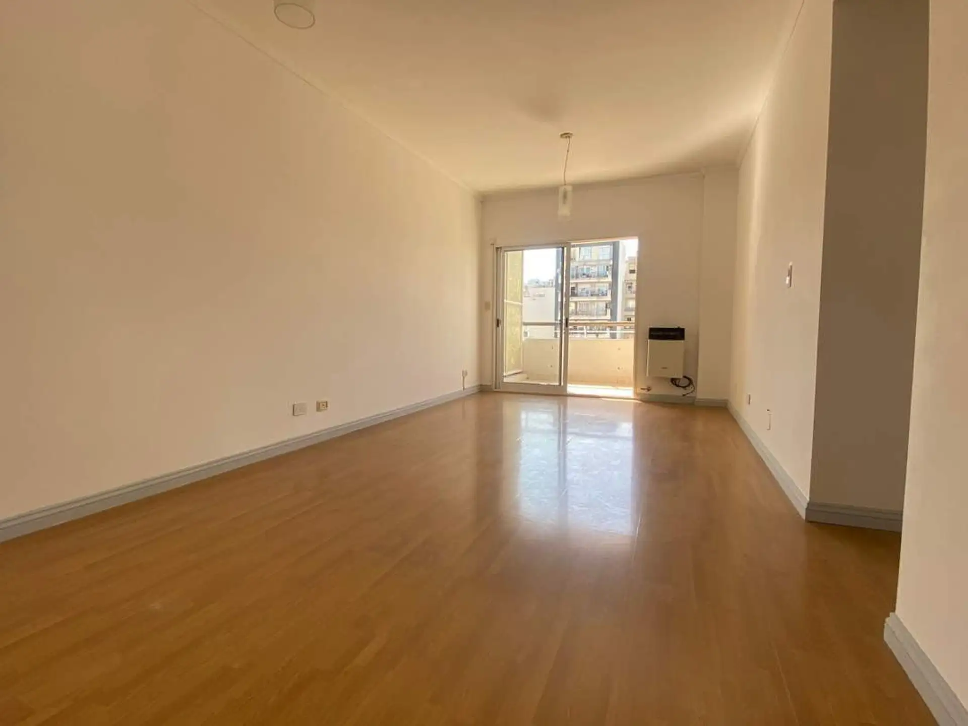 Departamento de 3 ambientes con balcón aterrazado en Parque Chacabuco