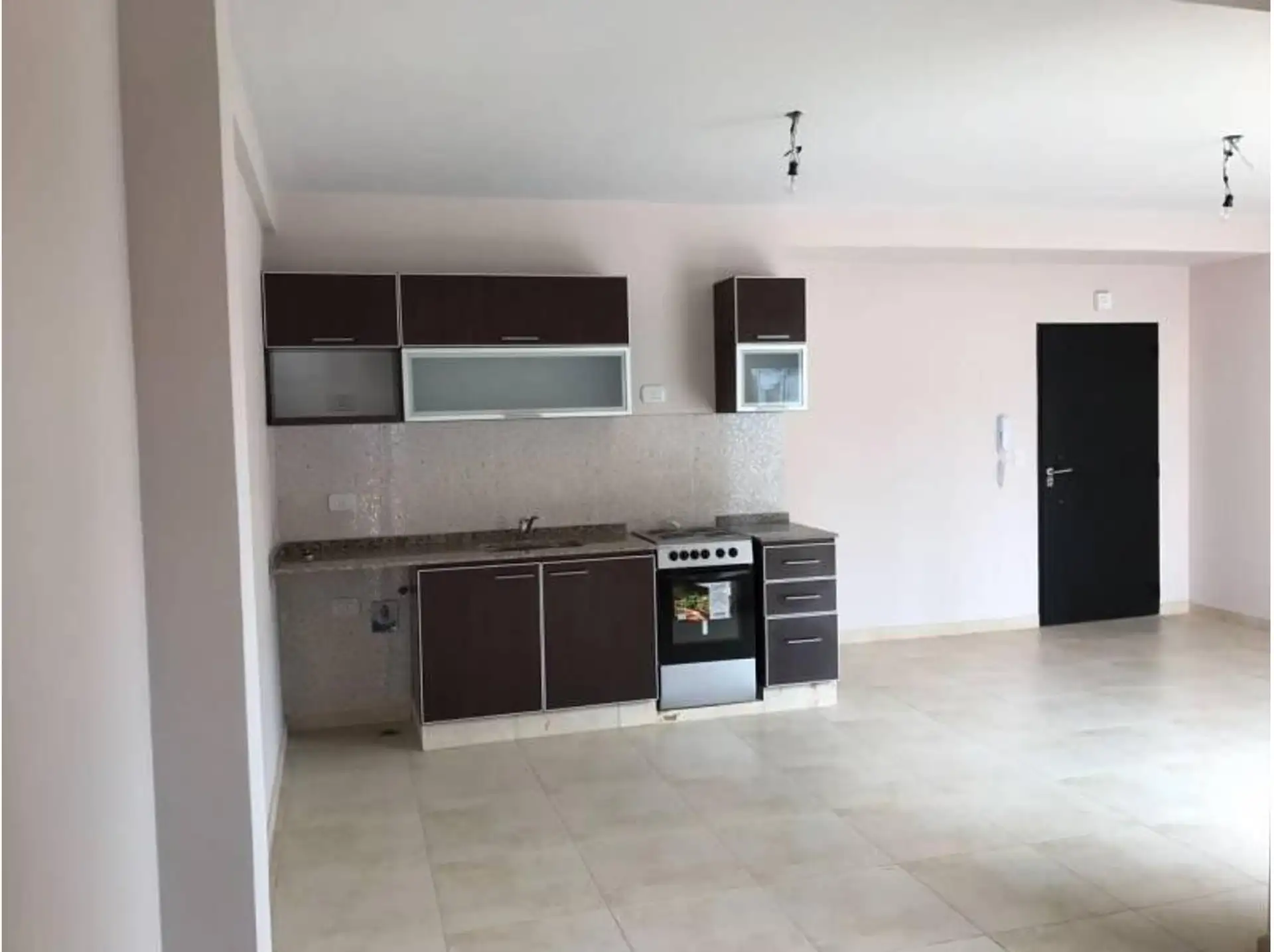 Departamento de 2 ambientes con cochera en Monte Castro