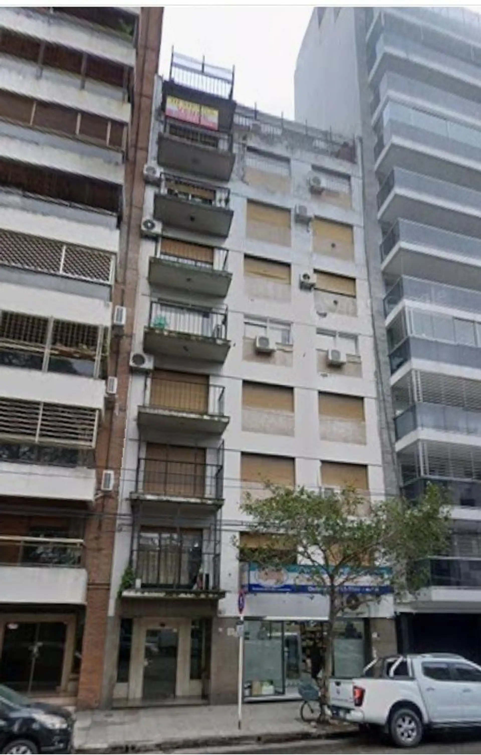 Departamento de 3 ambientes con balcón en Flores, contrafrente