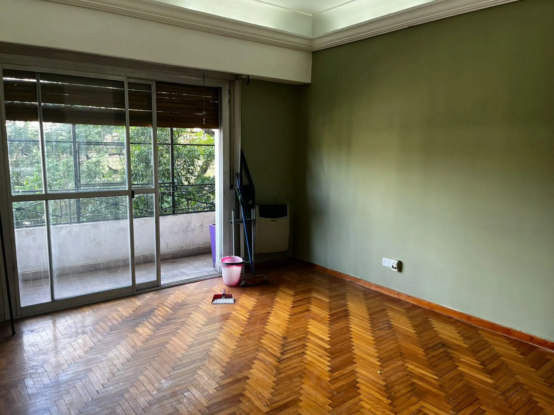 Трёхкомнатная квартира на первом этаже с балконом в Villa Crespo
