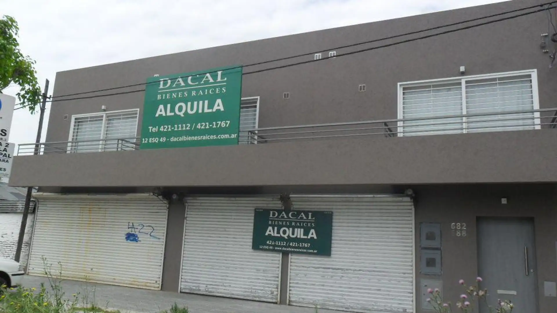 Monoambiente al frente con balcón en alquiler