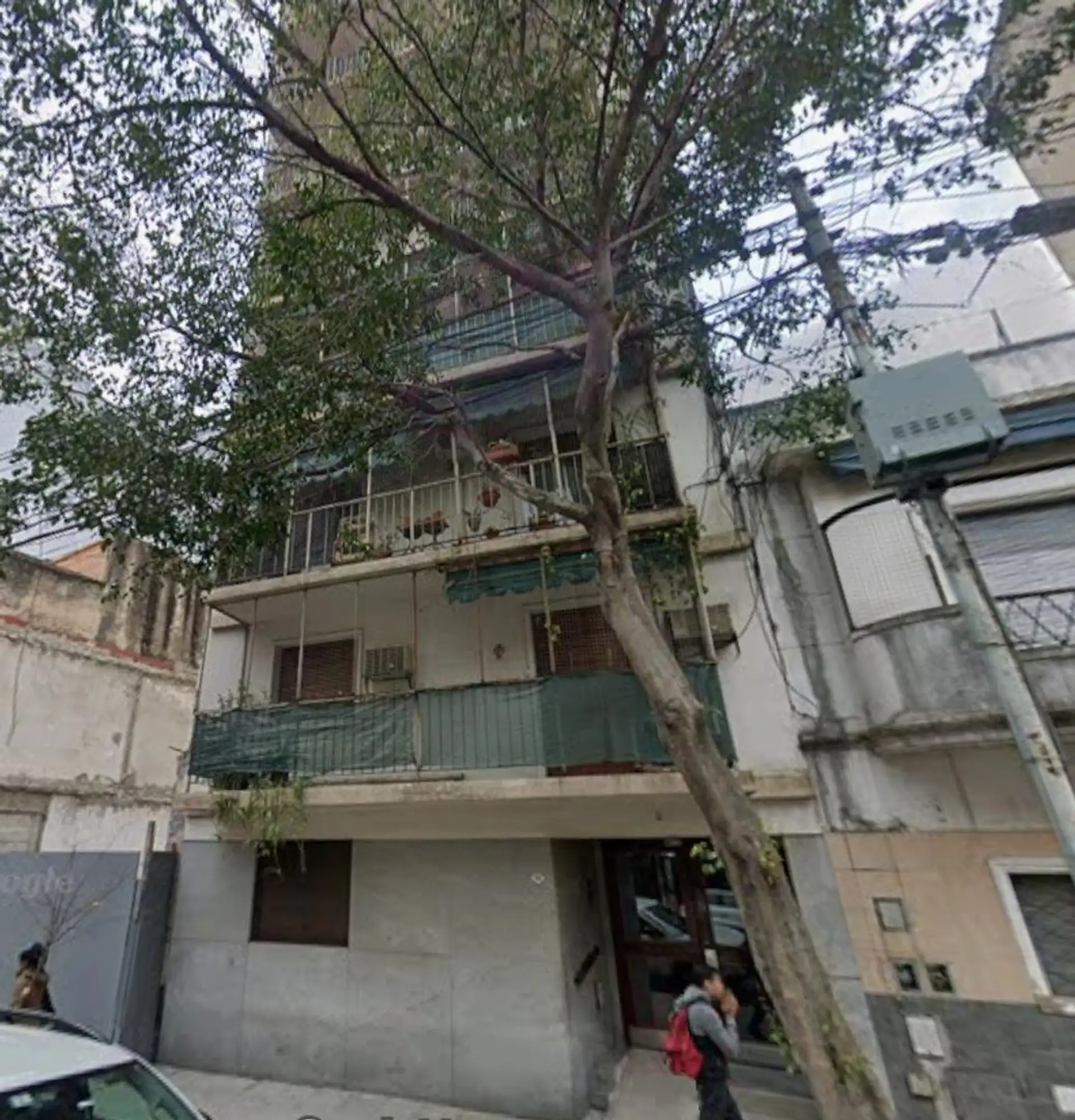 Departamento de 3 ambientes con balcón al frente en San Cristóbal