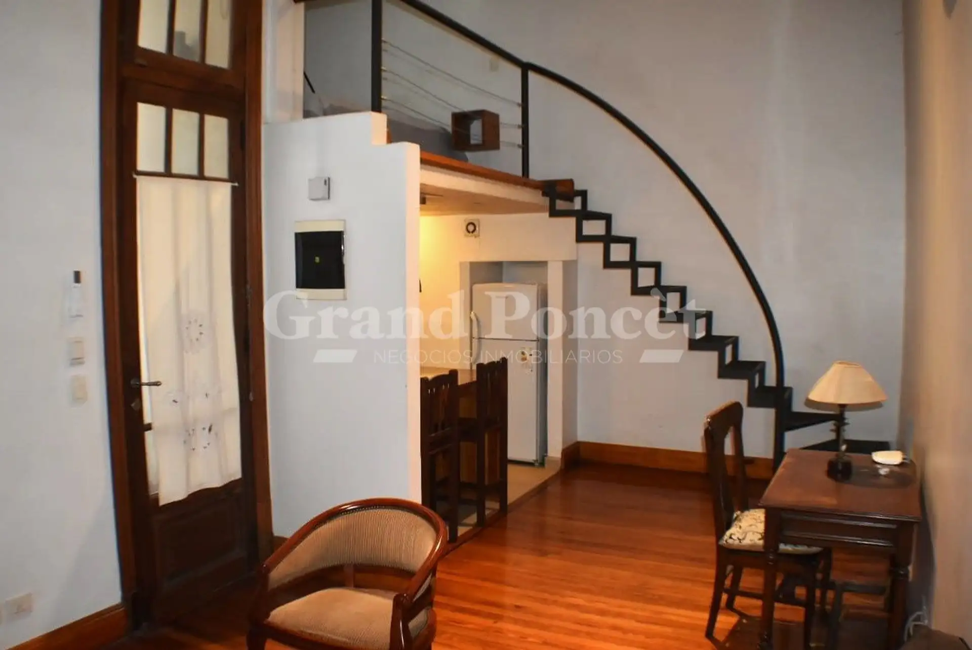 Furnished one-bedroom apartment with mezzanine in Monserrat