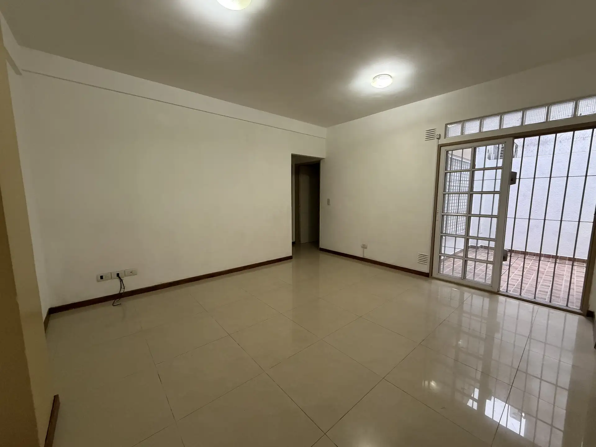 Kitnet de térreo (PH) em Monte Castro