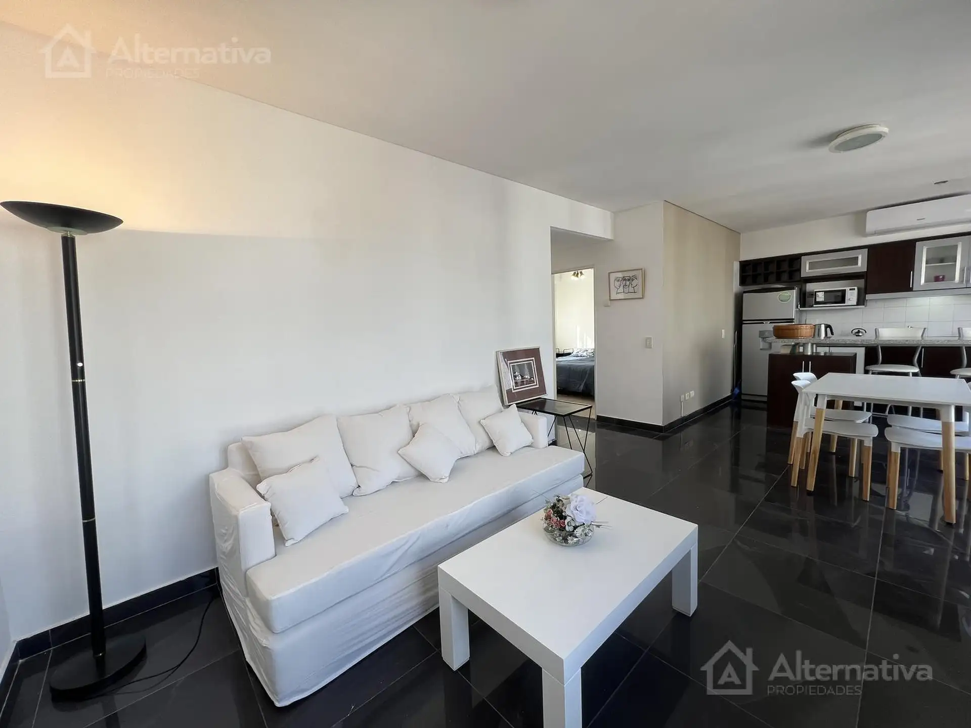 Квартира-студия с мебелью и балконом в Caballito