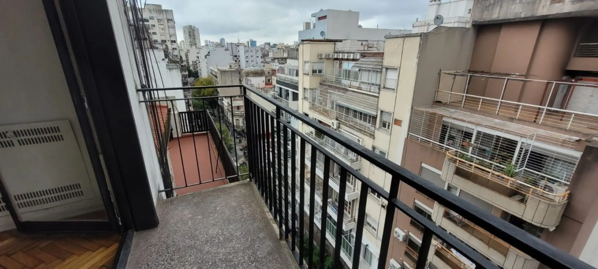 Apartamento de três ambientes com dependência em Balvanera