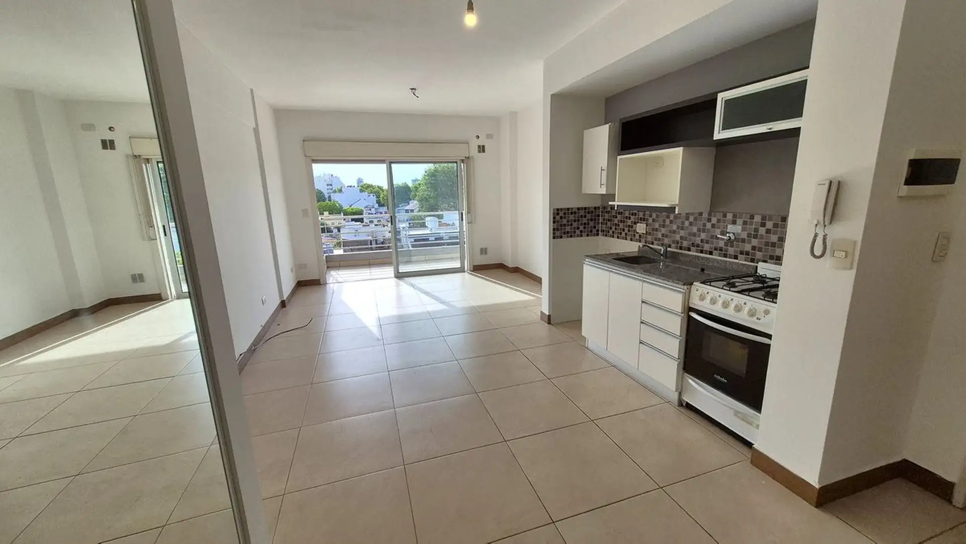 Monoambiente con balcón al contrafrente en Villa Devoto