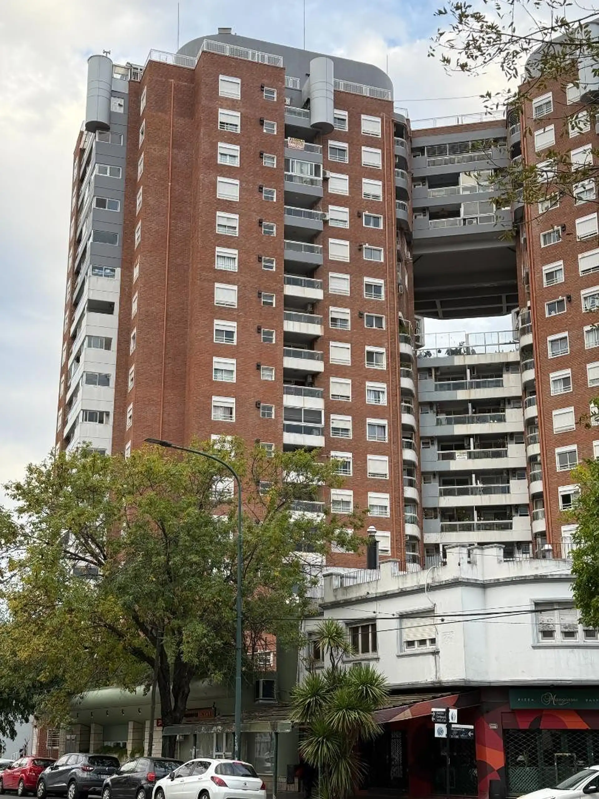 Apartamento de 2 ambientes com 1 quarto e vaga coberta em Beccar