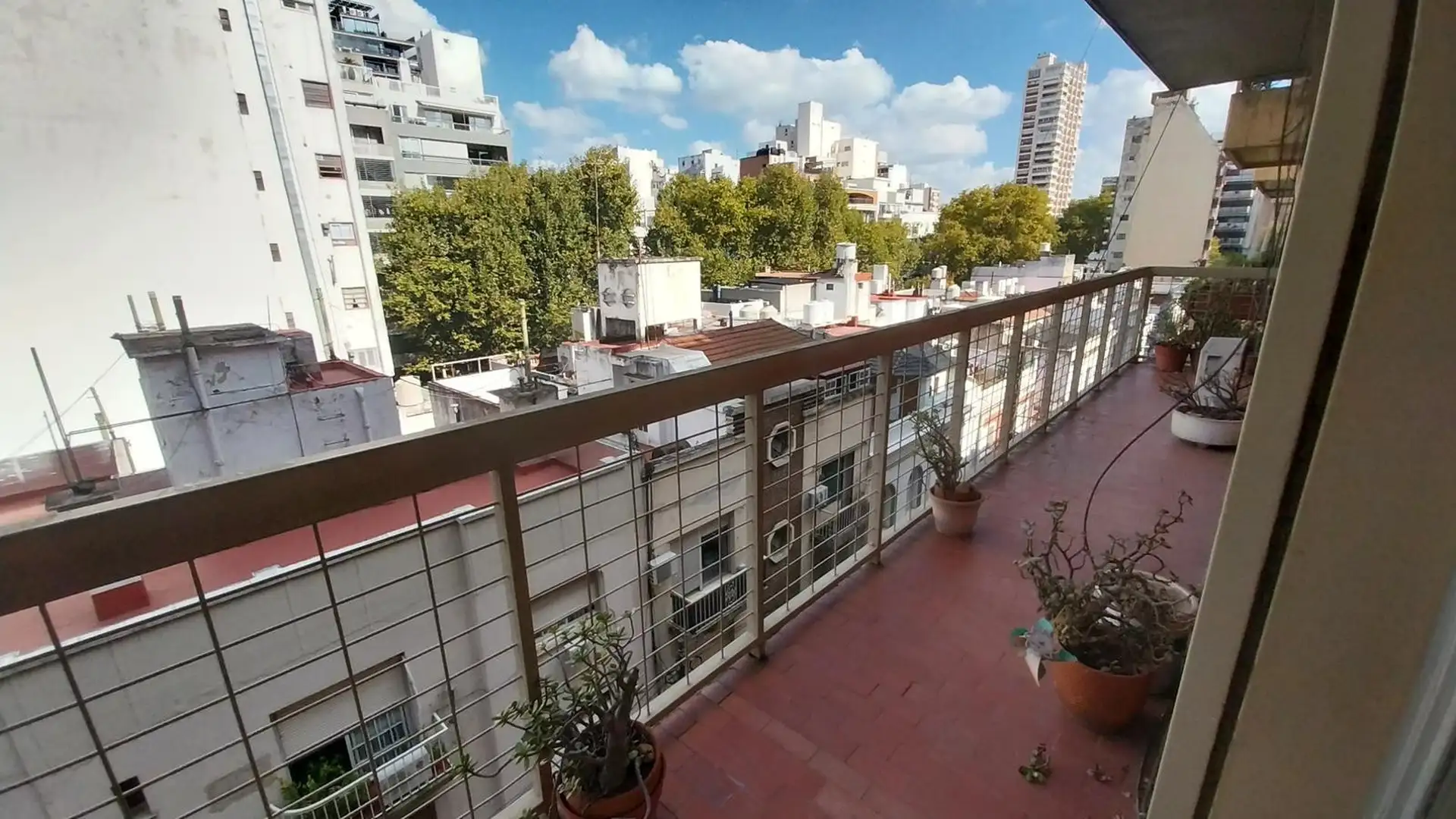 Apartment with 2 bedrooms in Flores