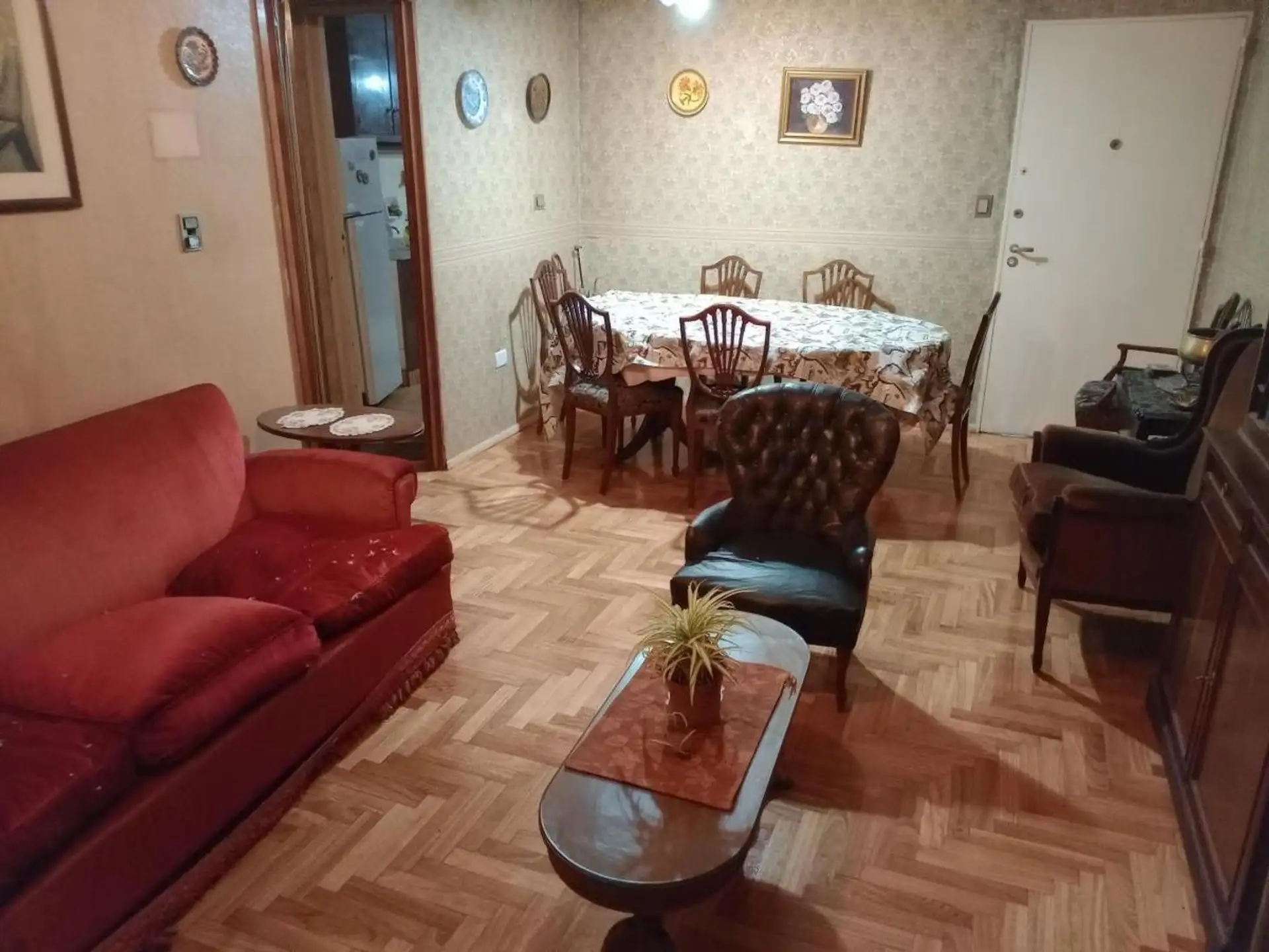 Apartamento de três quartos com varanda contínua em Colegiales
