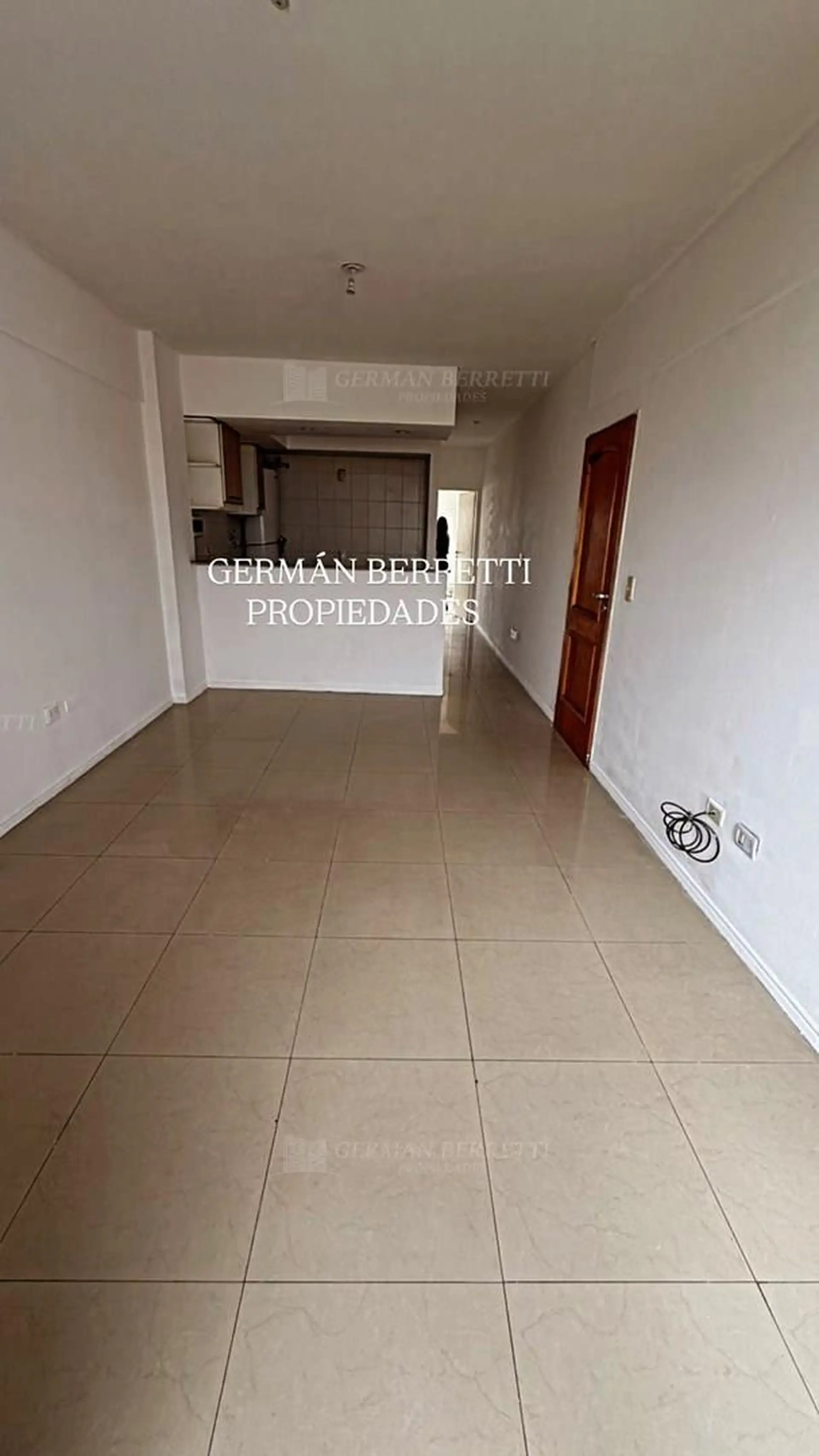 Departamento de 2 ambientes con cochera en Lanús Este