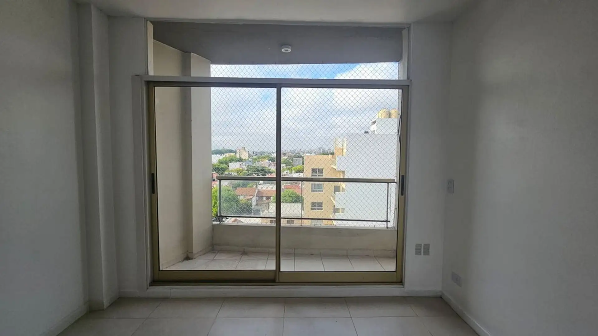 Квартира-студия с мебелью и балконом в Saavedra