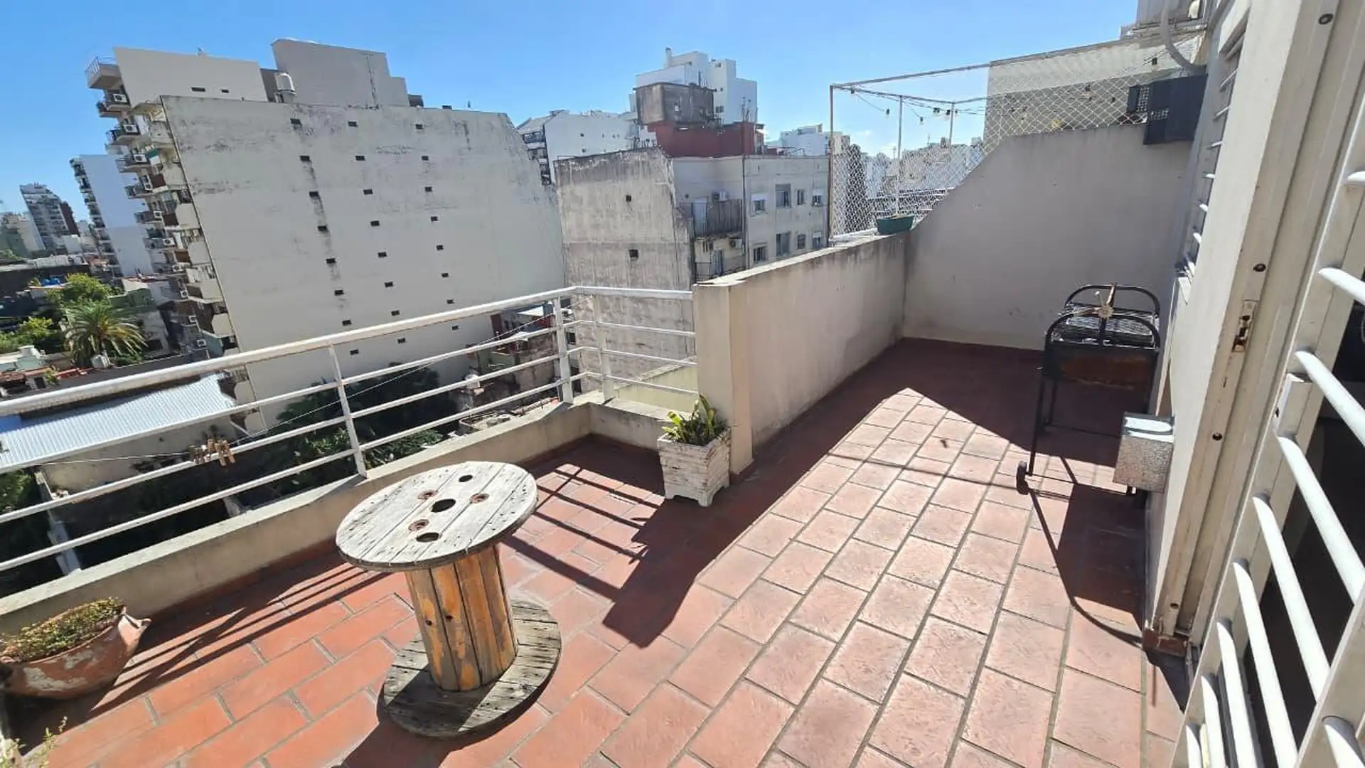 Monoambiente con balcón en alquiler en Flores