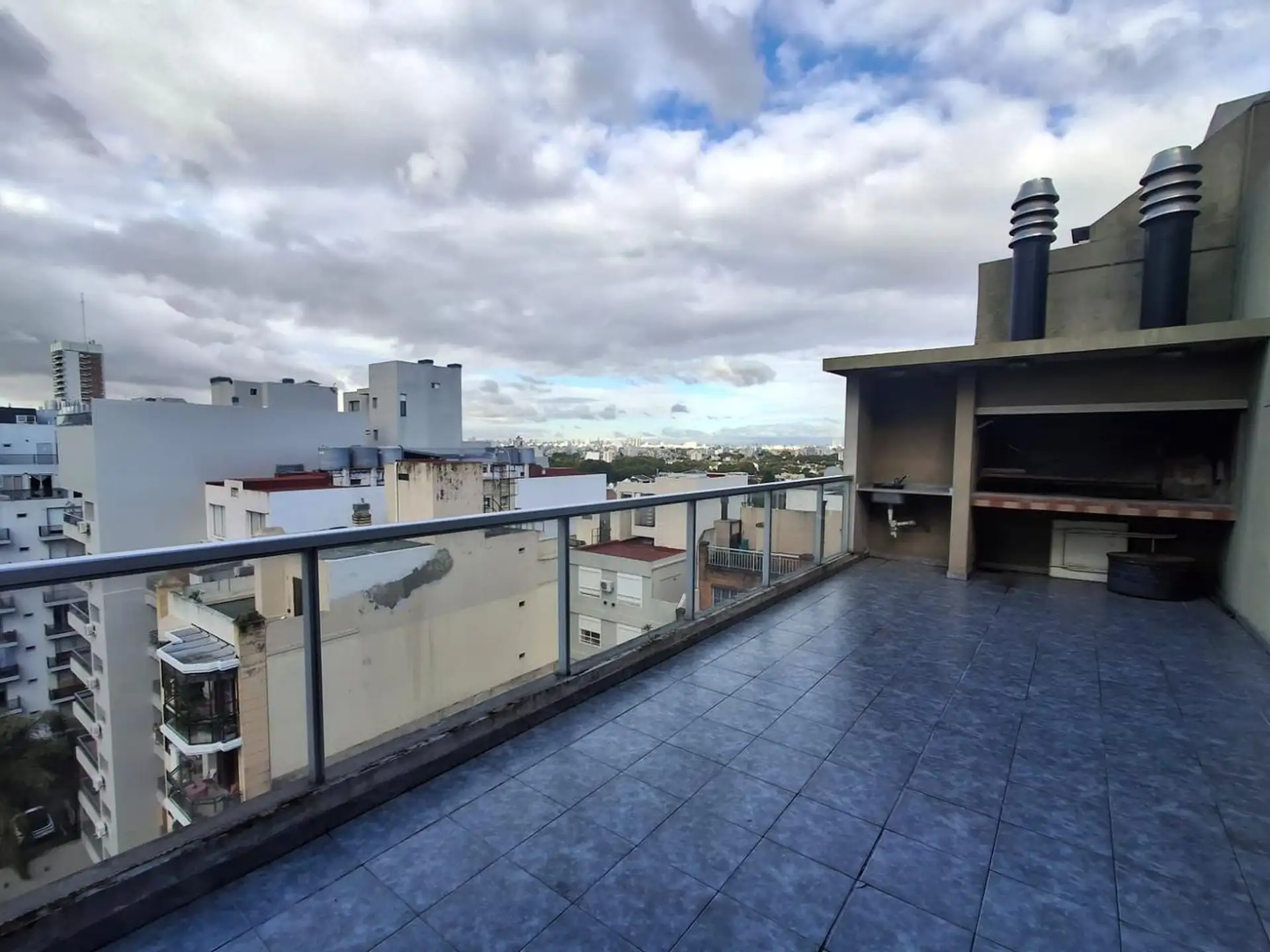 Monoambiente al frente con balcón terraza en Villa Urquiza