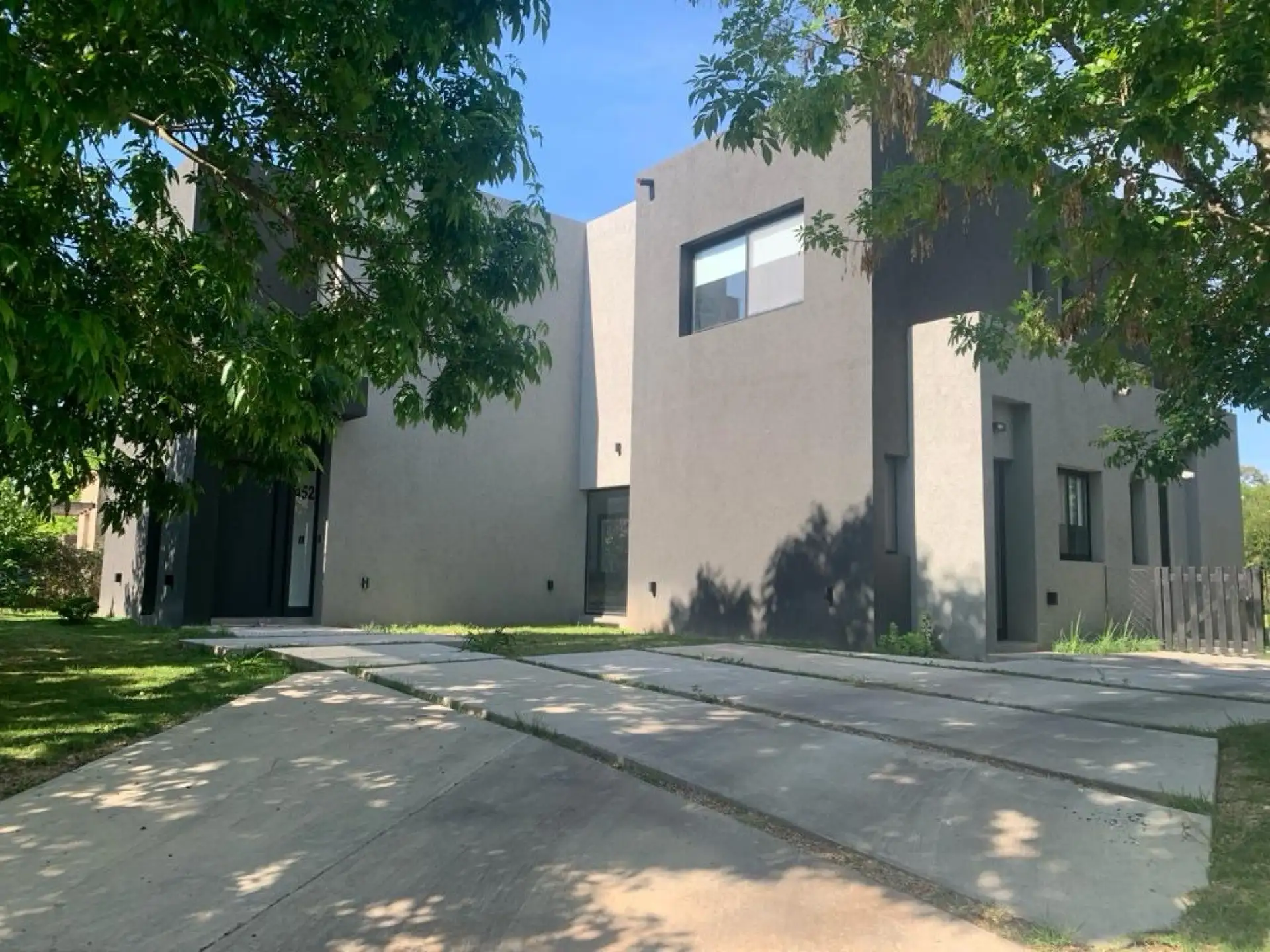 Casa para locação temporária de 3 quartos em San Isidro Labrador