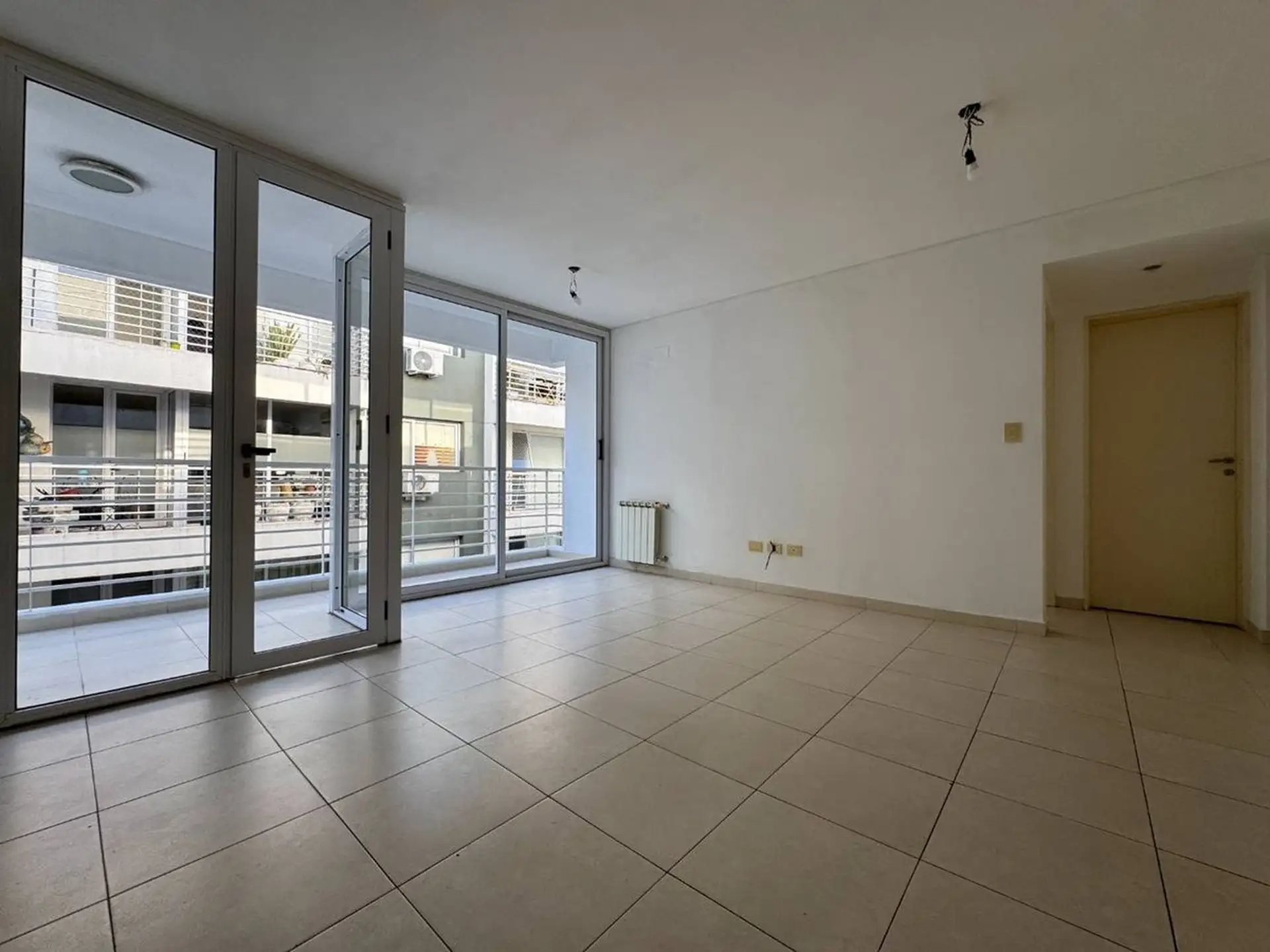 Apartamento de dois ambientes com varanda em Lomas de Zamora