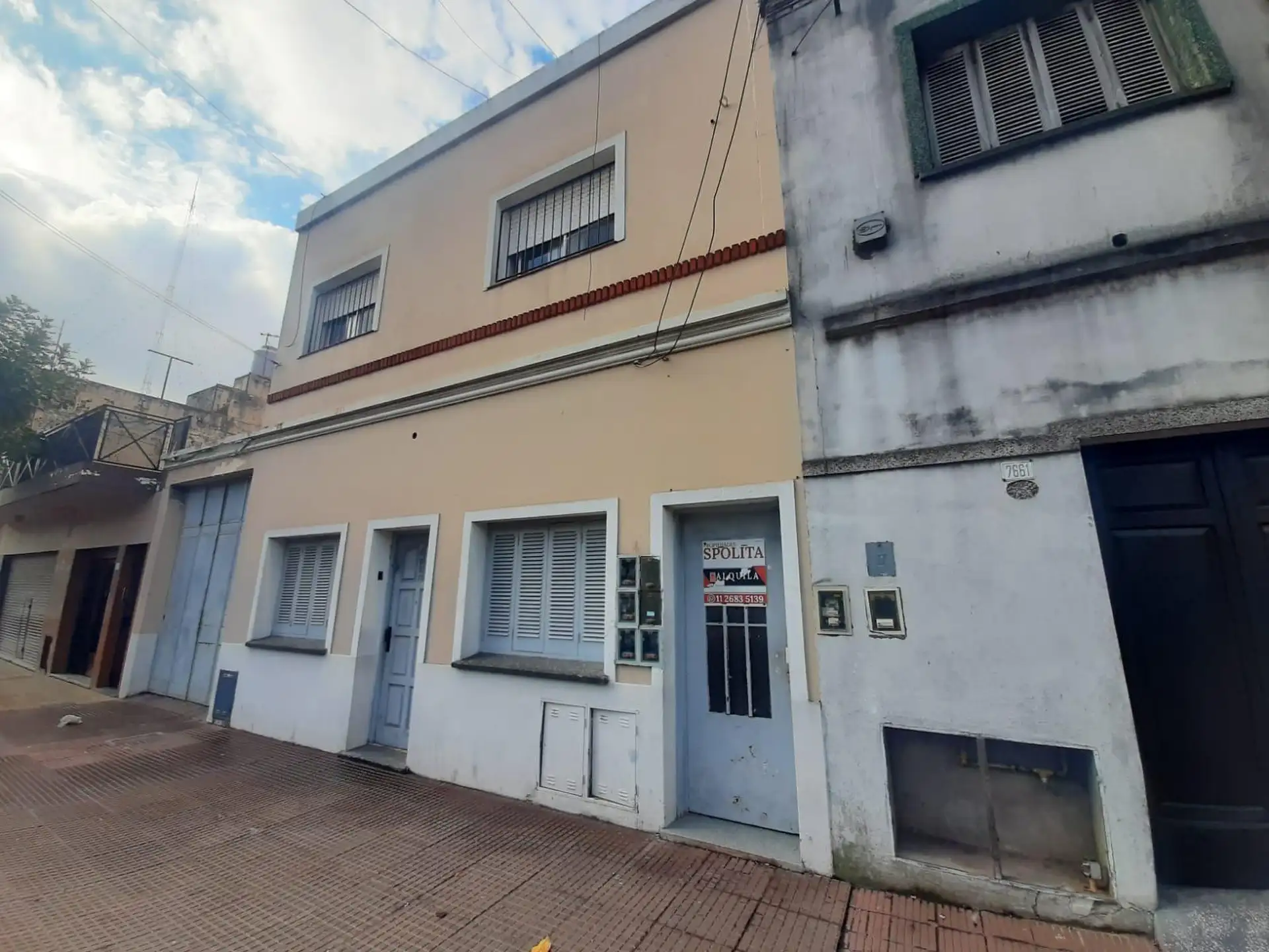 Two-room apartment on the ground level in José León Suárez