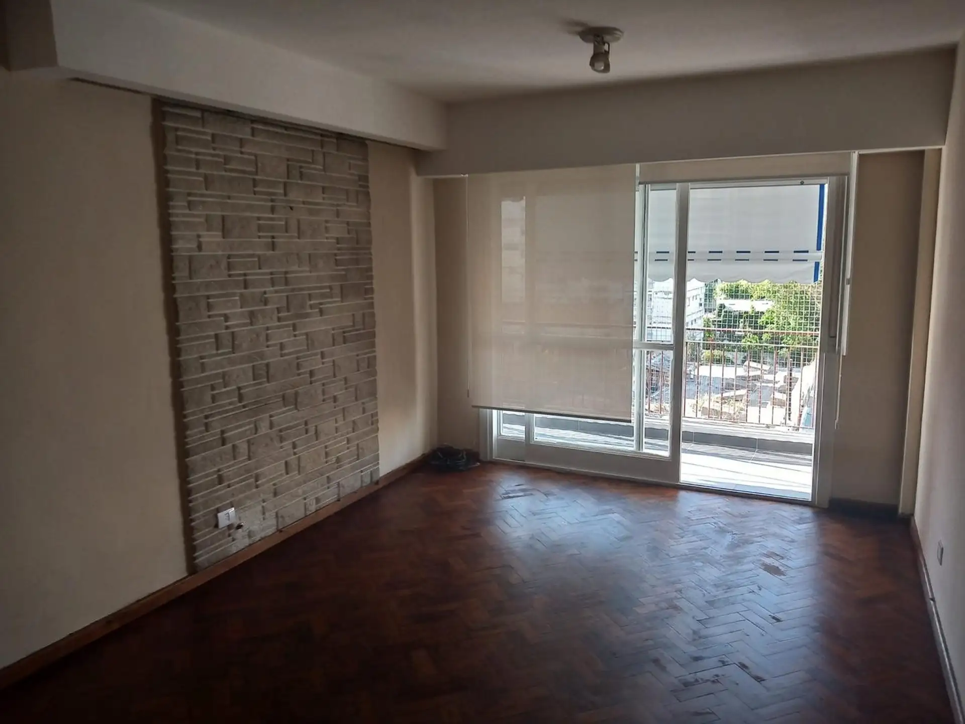 Apartamento de 3 ambientes com 2 dormitórios na frente em Flores