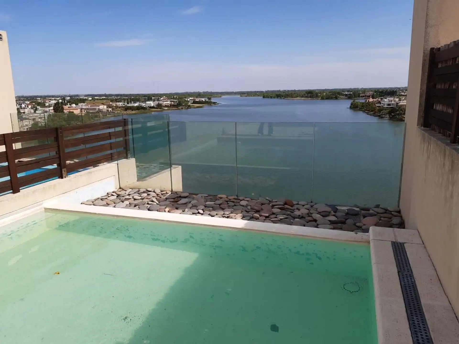 Departamento dúplex amoblado de 3 ambientes en Tigre