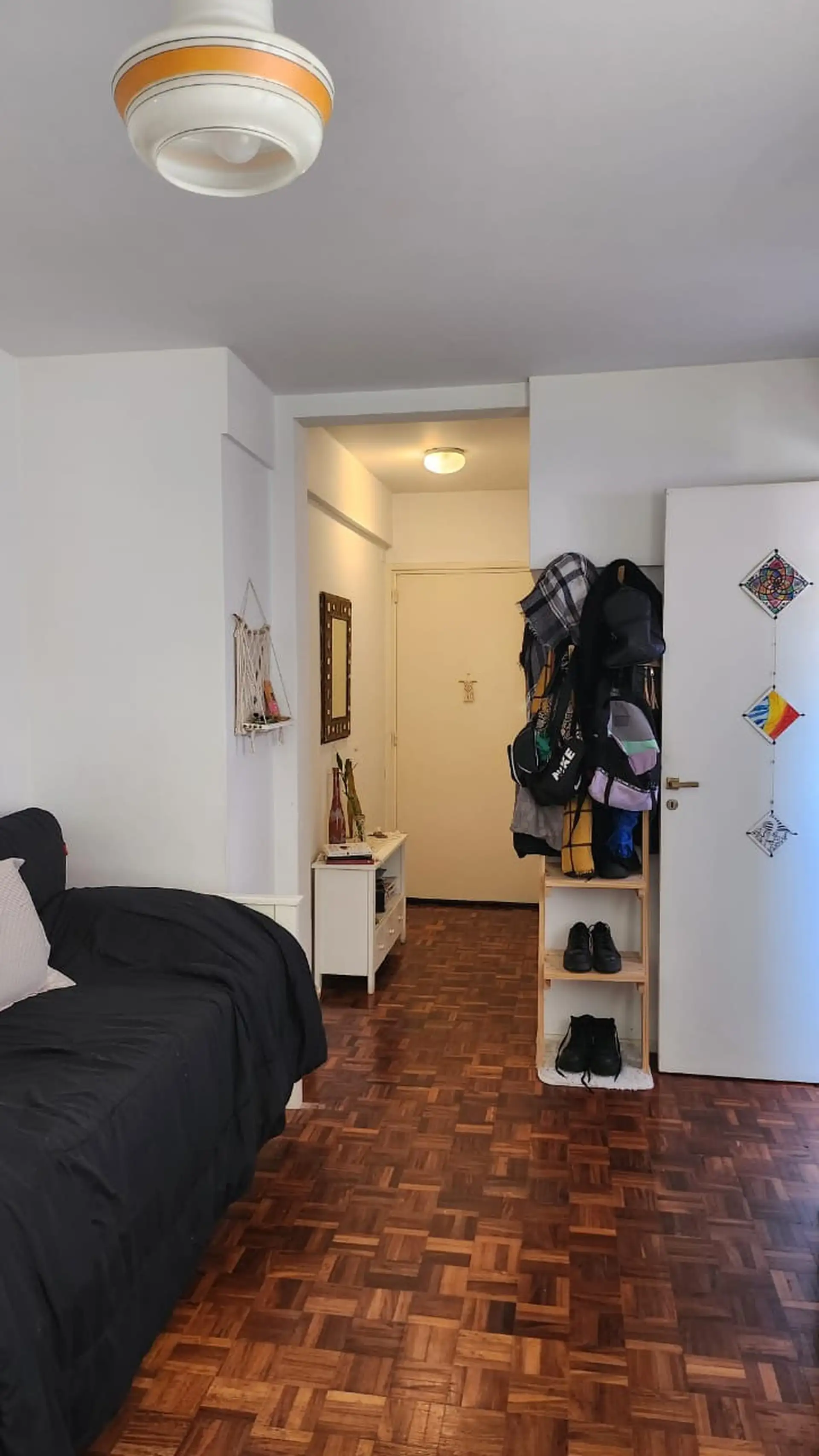 One-room apartment with balcony in Monserrat