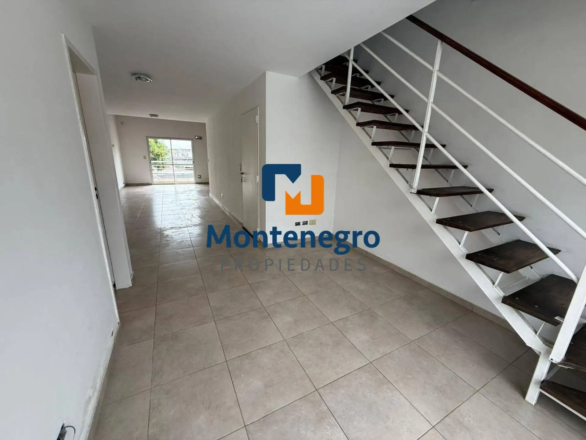 Duplex apartment with 2 bedrooms in José León Suárez