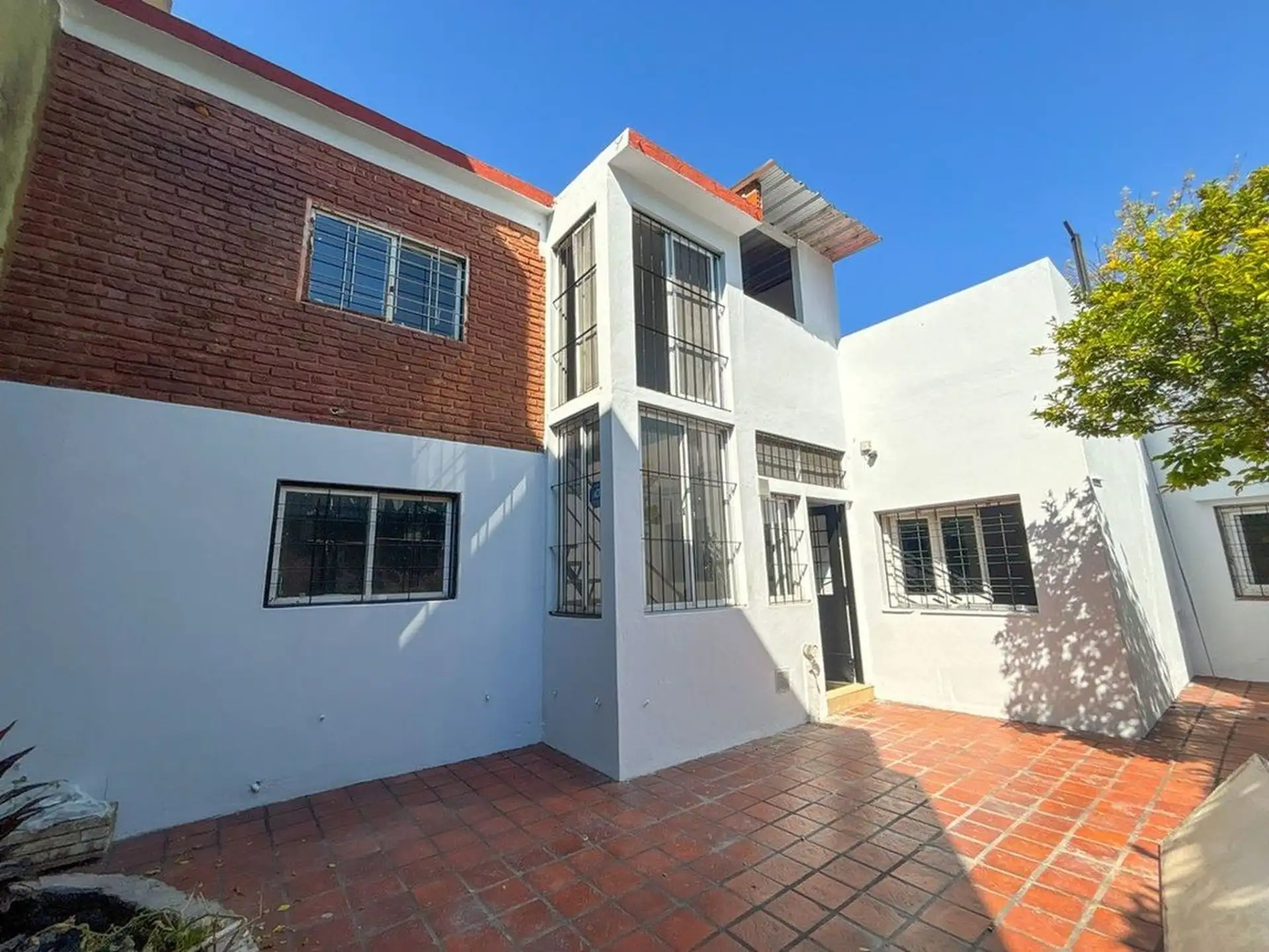 Casa de 5 ambientes con 4 dormitorios en Parque Chacabuco