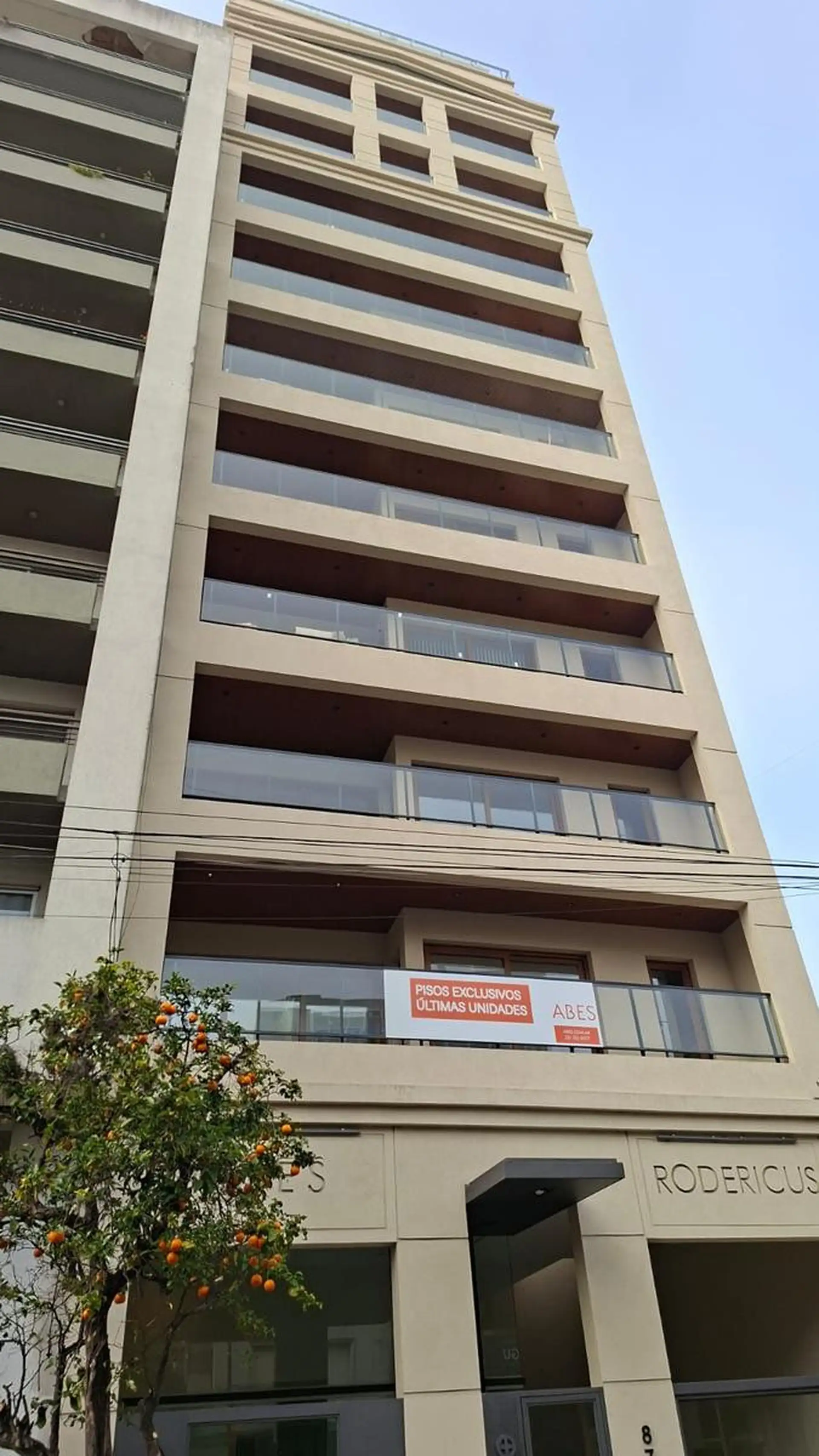 Apartamento de três dormitórios novo em La Plata