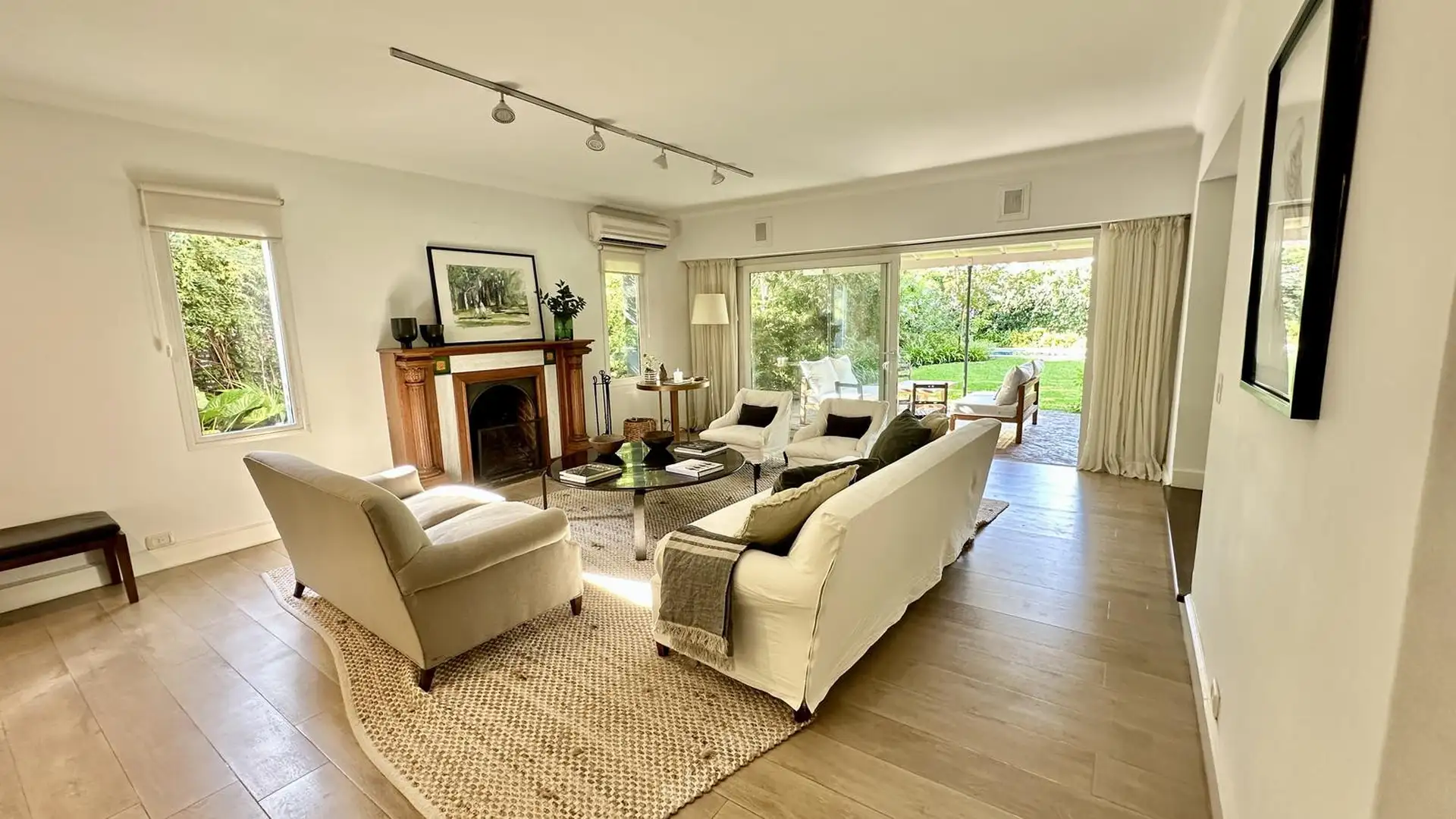 Casa com 4 dormitórios em Beccar