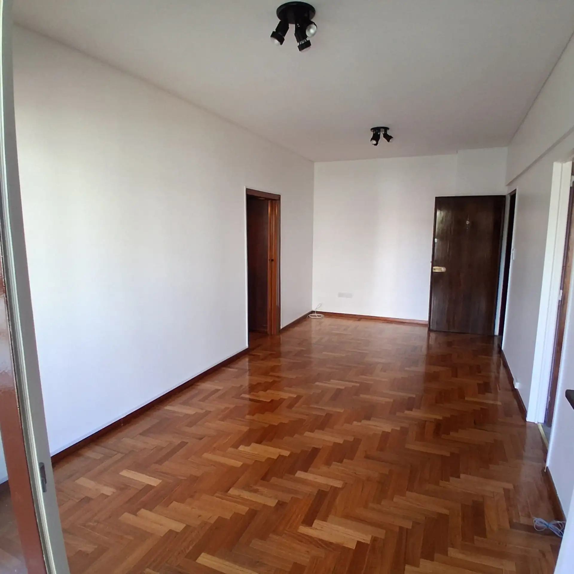 Two-room apartment with balcony in Monserrat