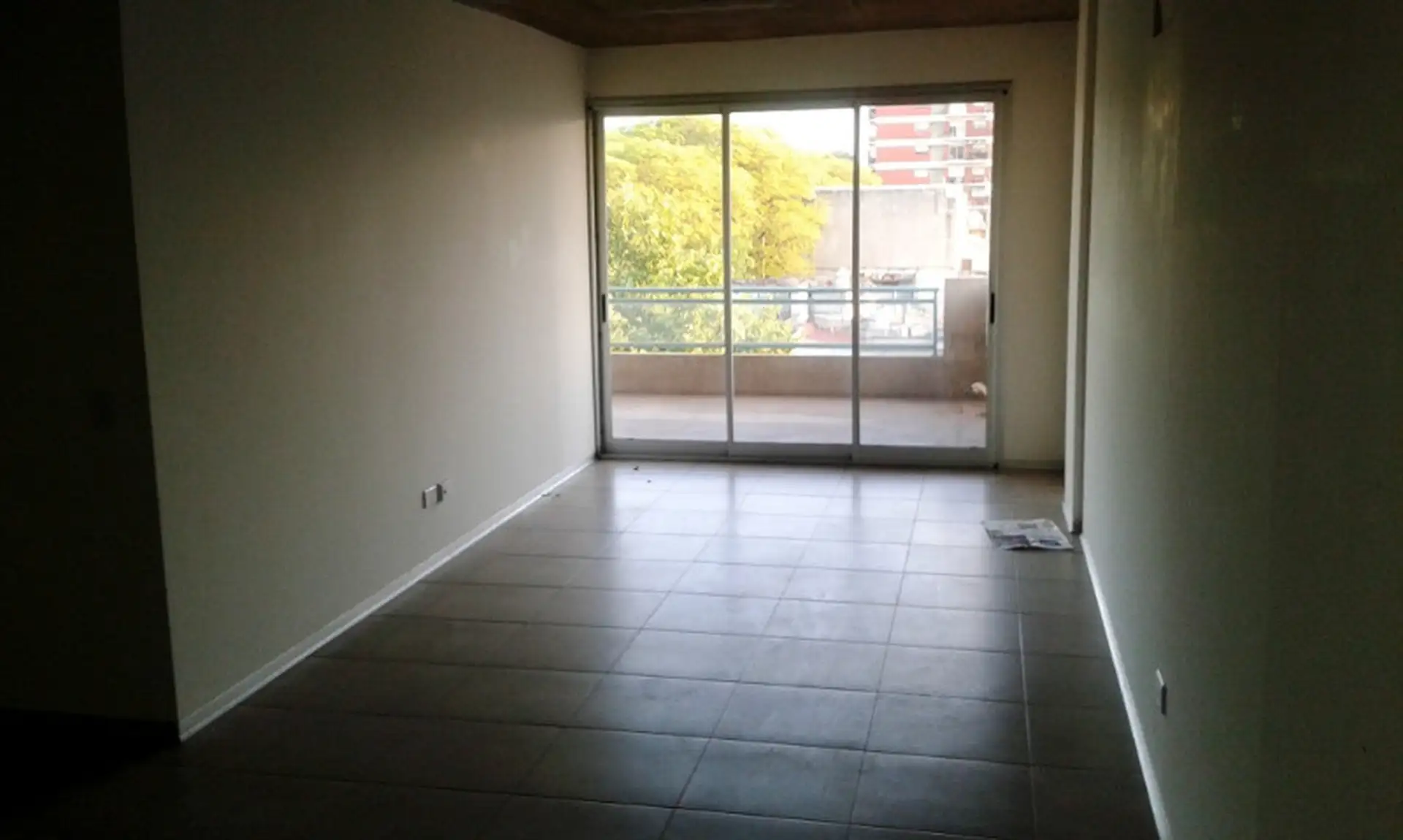 Departamento de 2 ambientes al frente con balcón en Parque Patricios