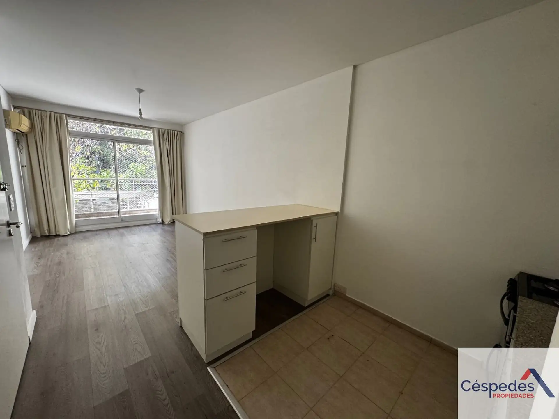 Departamento monoambiente en Almagro con patio y balcón