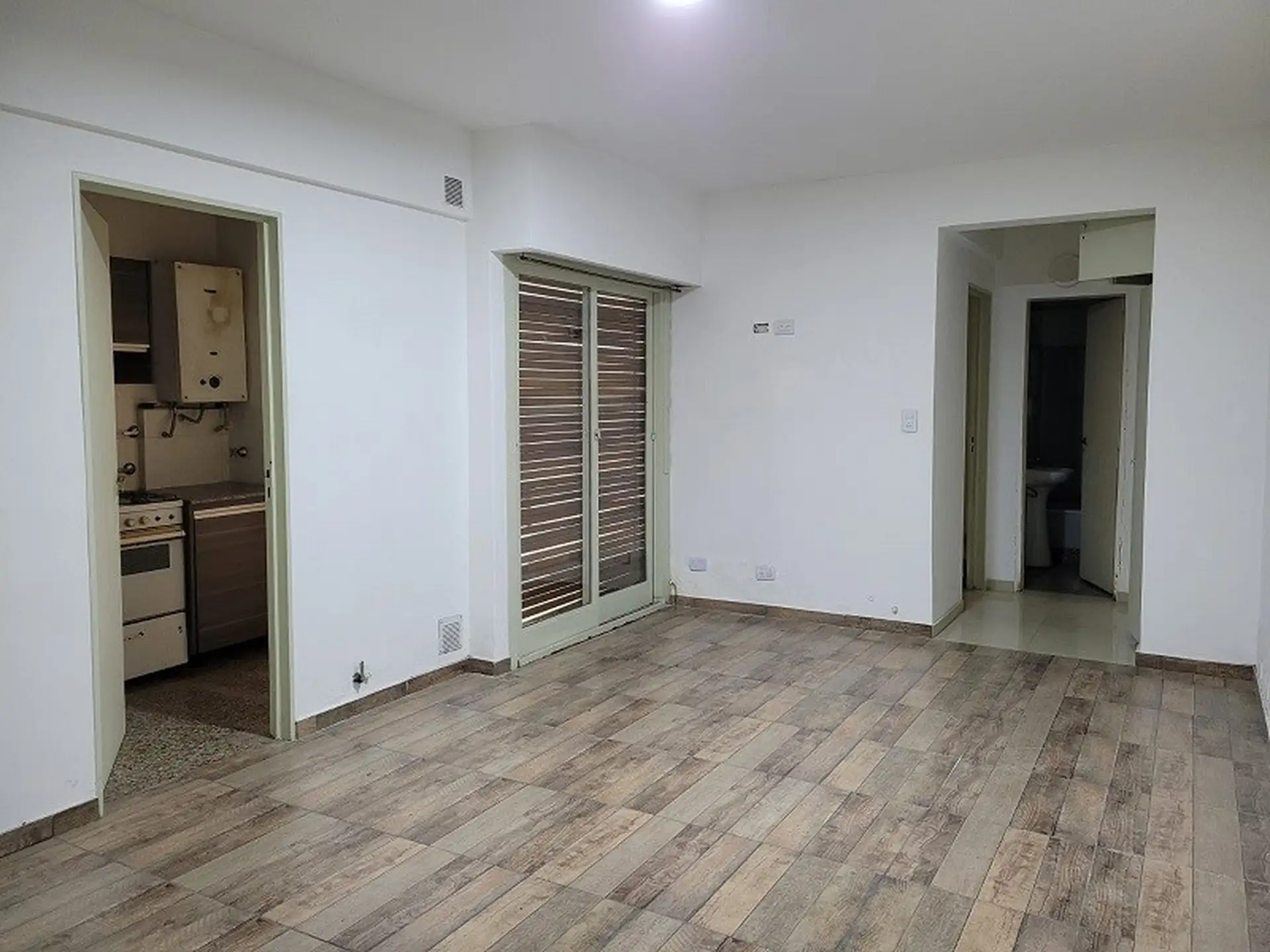 Apartamento de 2 ambientes com pátio amplo em Balvanera