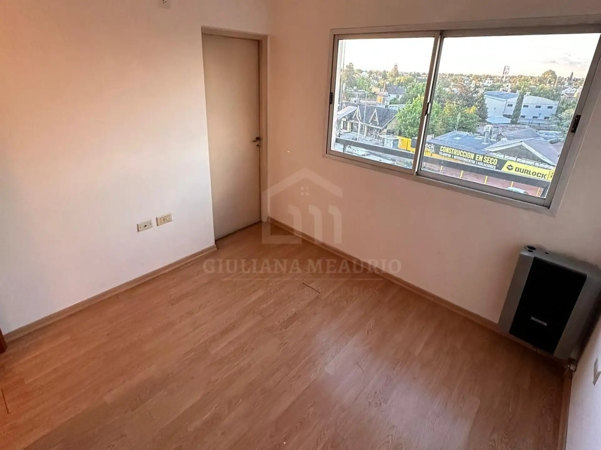 Apartamento de dois ambientes com 1 quarto em Haedo