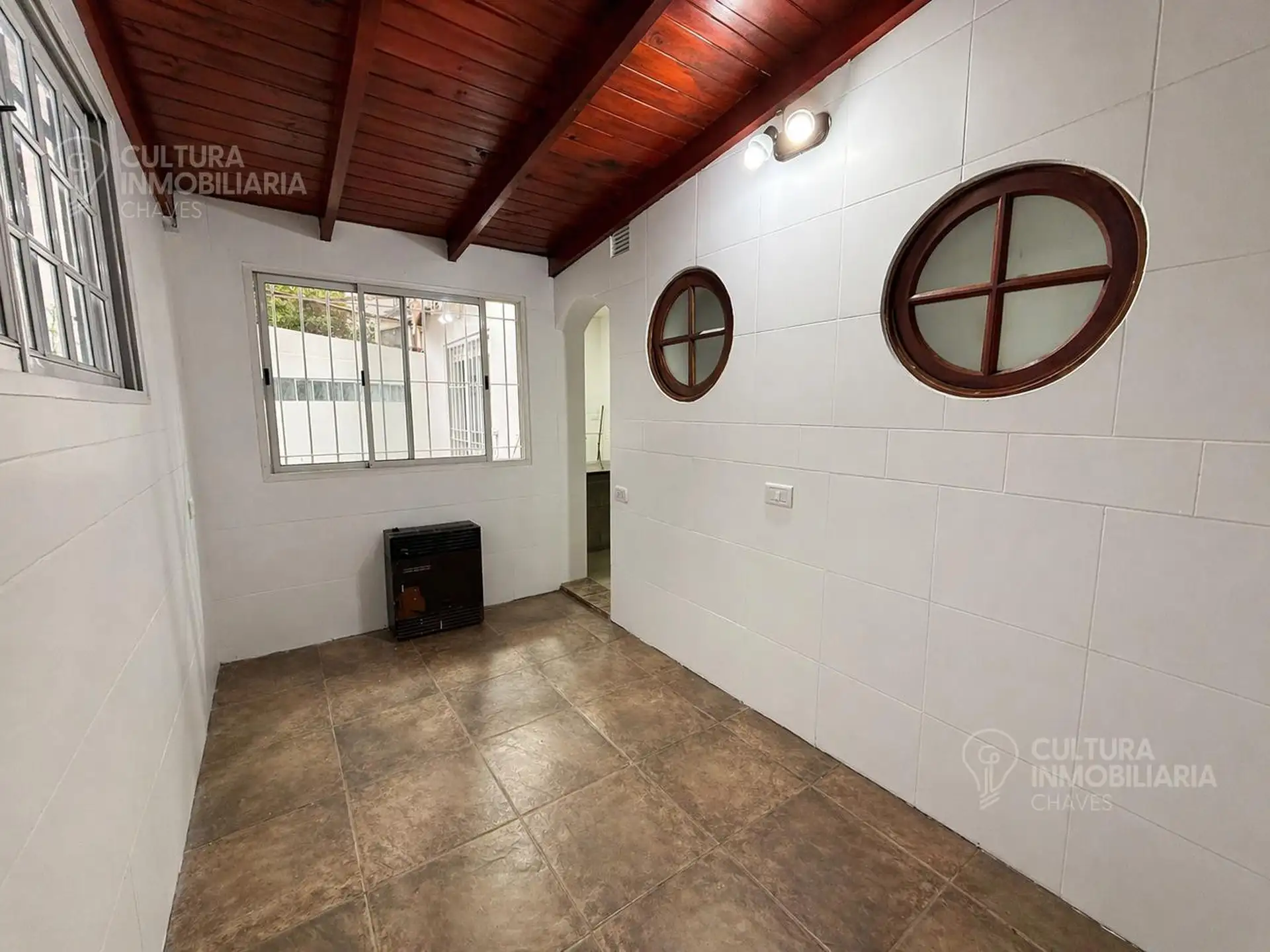 Apartamento com 2 quartos e meio ambientes com pátio em Ramos Mejía