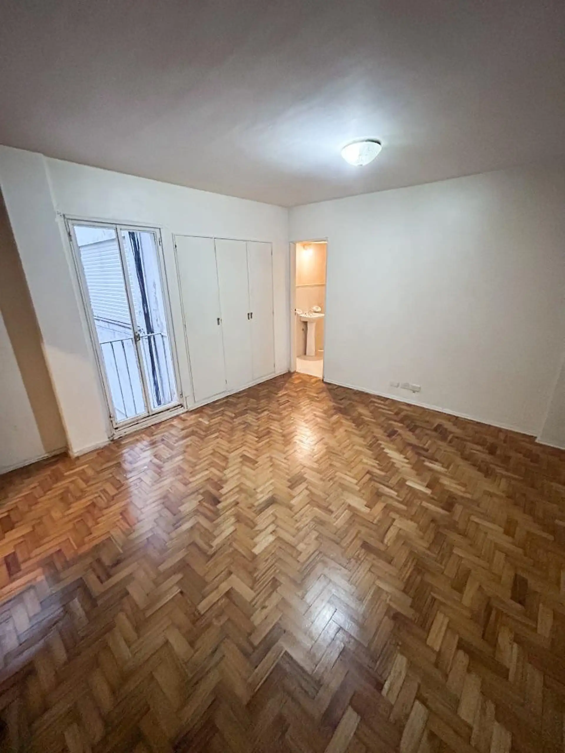 One-room internal apartment with balcony in Flores
