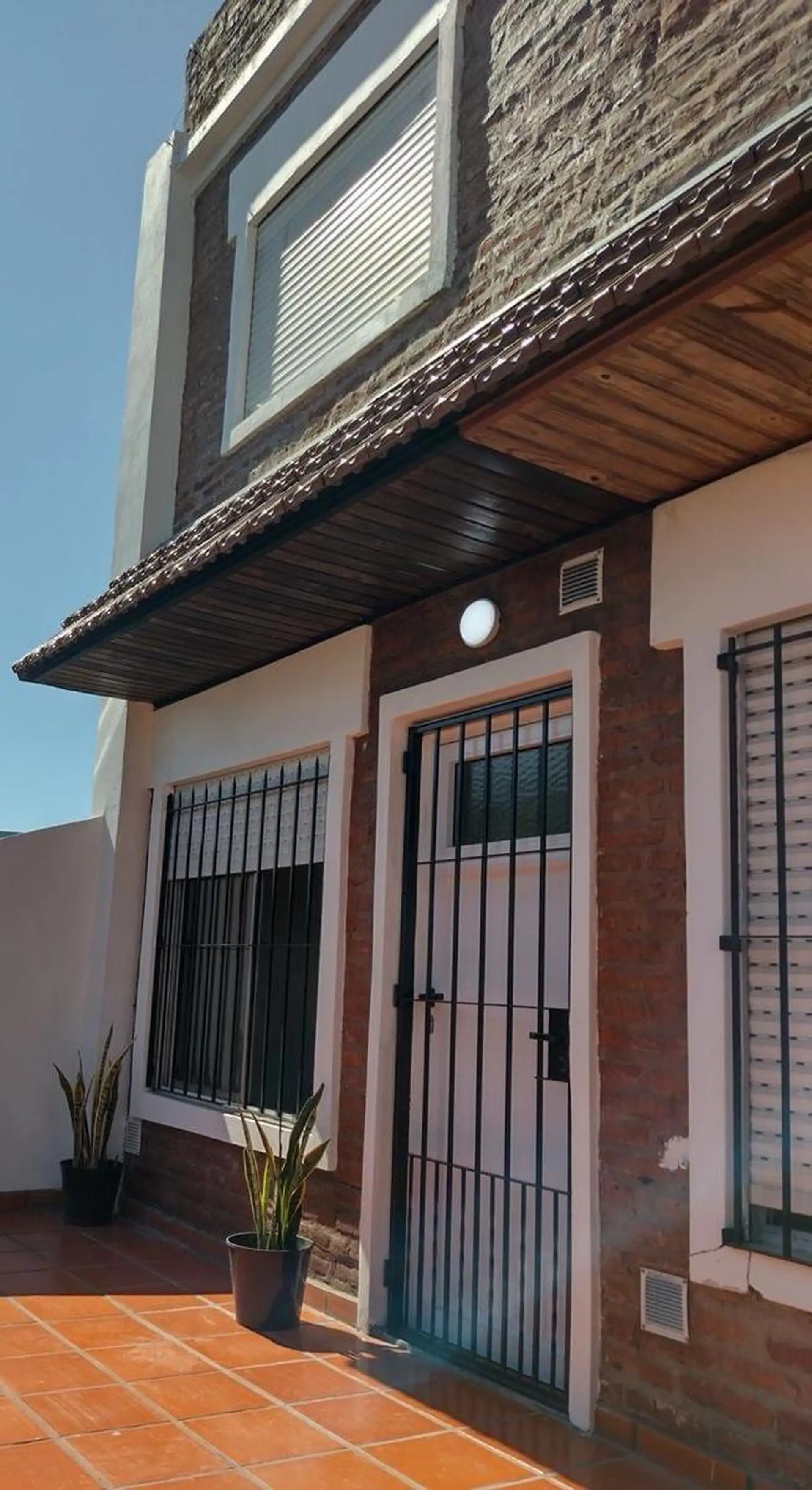 Two-bedroom duplex apartment in Ramos Mejía