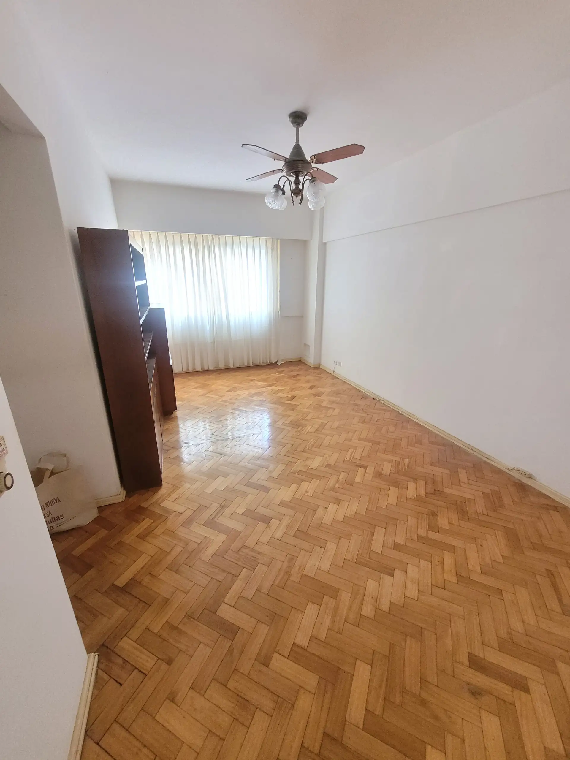 Kitnet de 1 quarto com banheiro completo em Monserrat