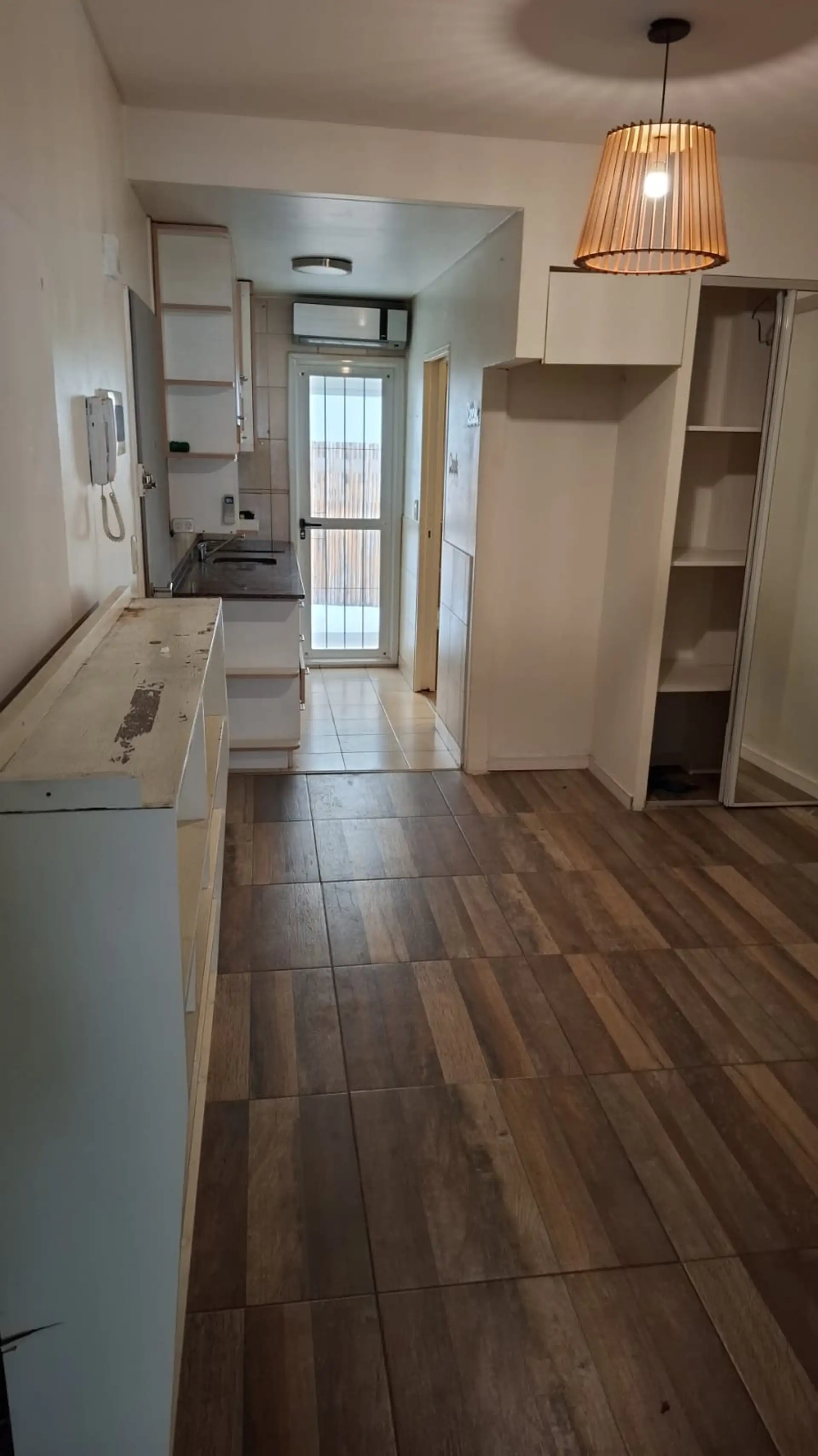 Квартира-студия с балконом и (закреплённым) парковочным местом в Villa Urquiza